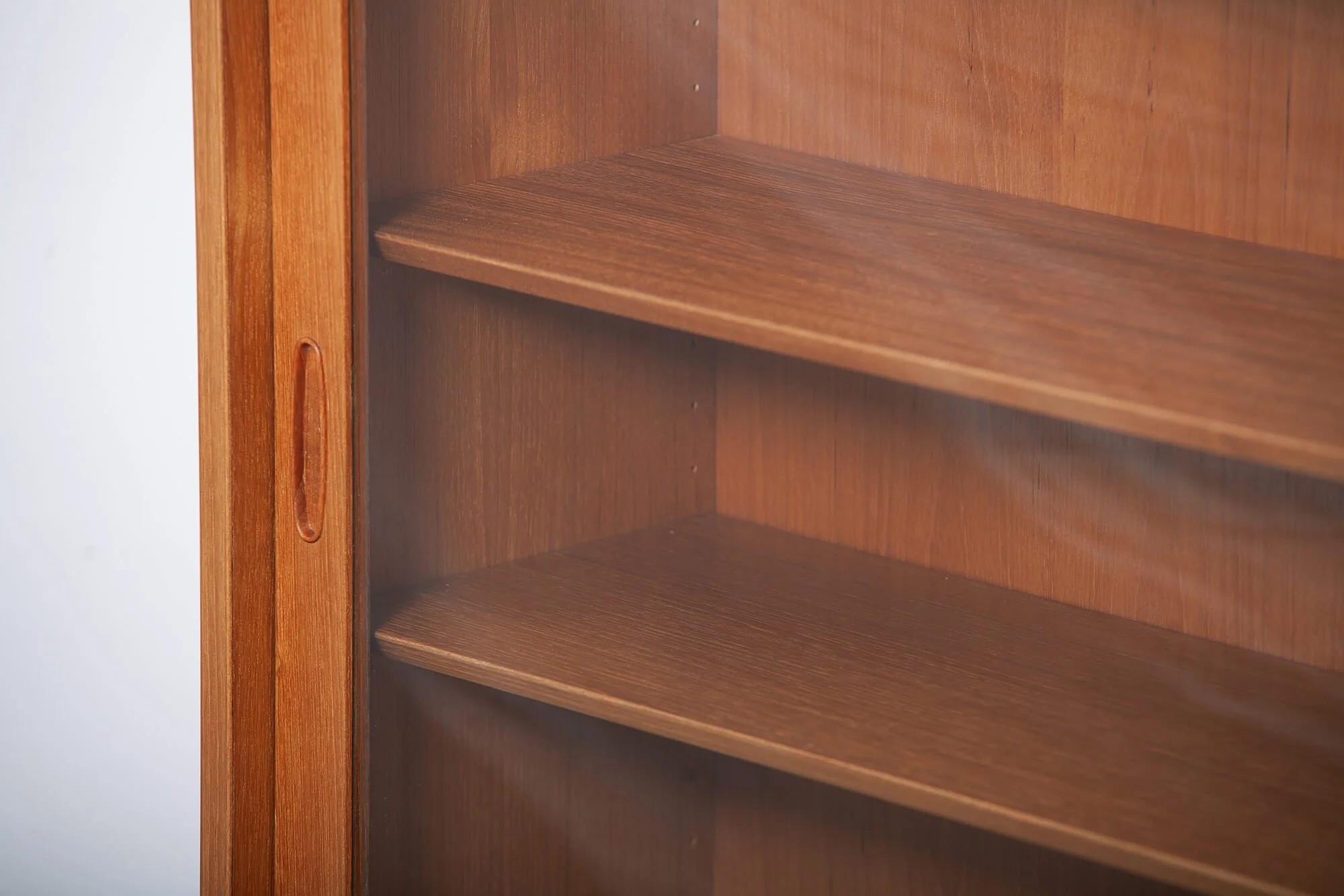 bibliotheque_vitree_teck_carlo_jensen_hundevad_detail1.jpg