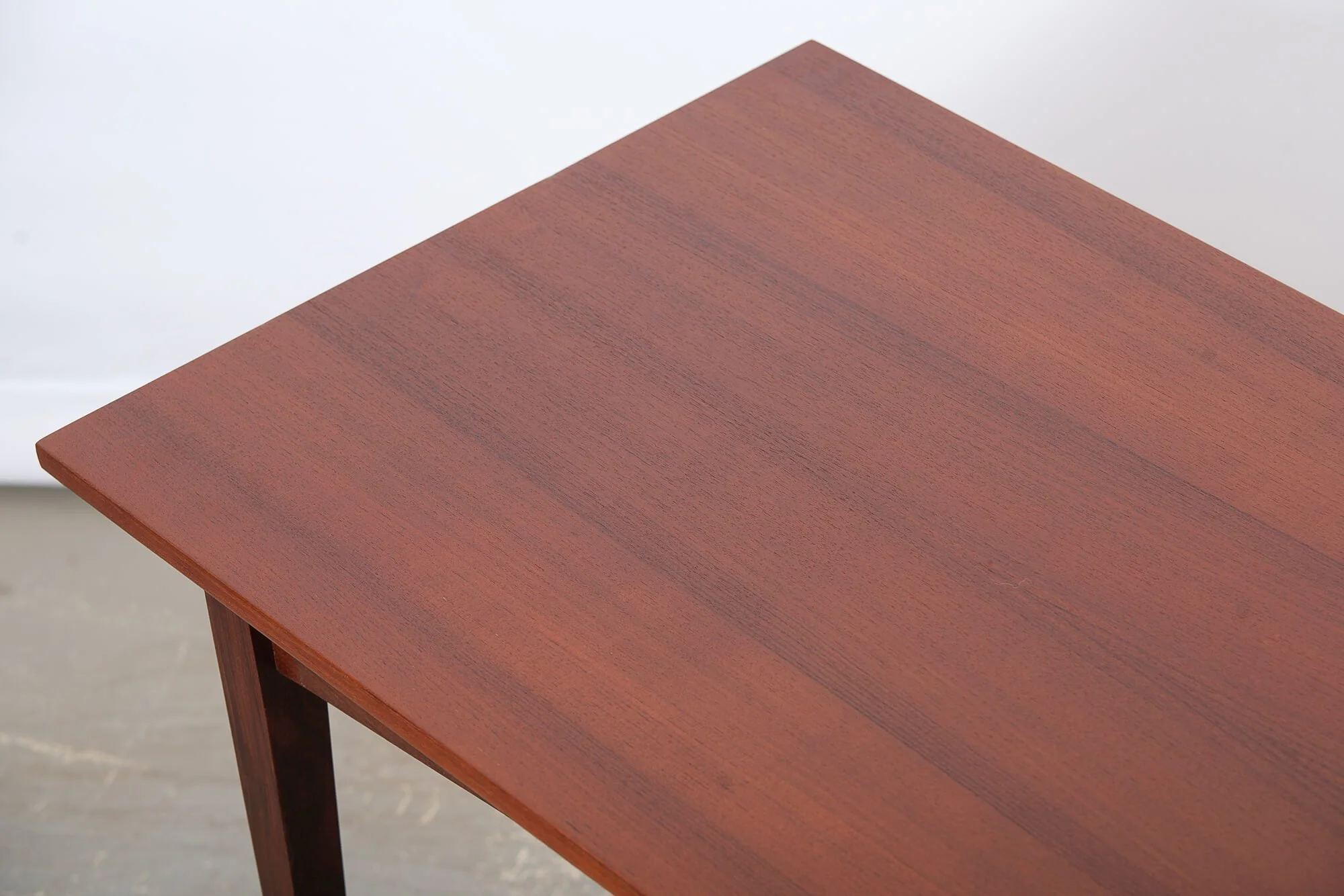 bureau_travail_teck_punch_design_detail1.jpg