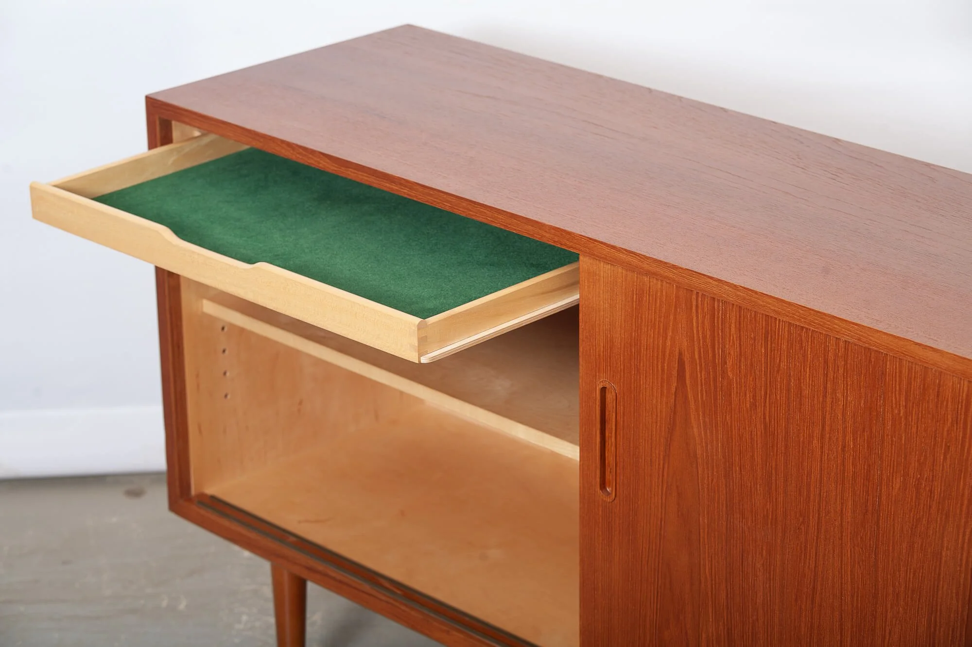 buffet_teck_carlo_jensen_hundevad_2portes_detail2.jpg
