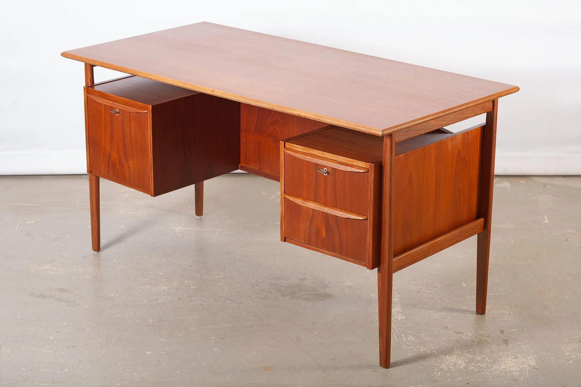bureau_travail_teck_tibergaard.jpg