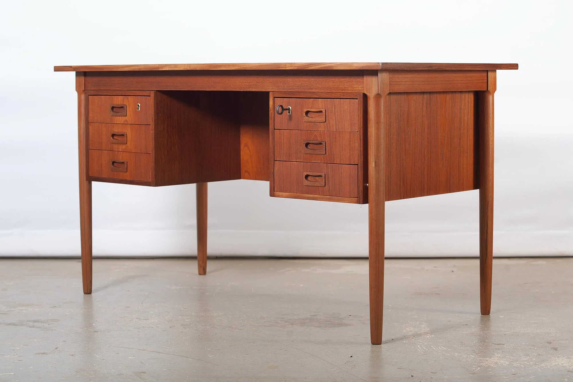 bureau_travail_teck_vi_ma_mobler.jpg
