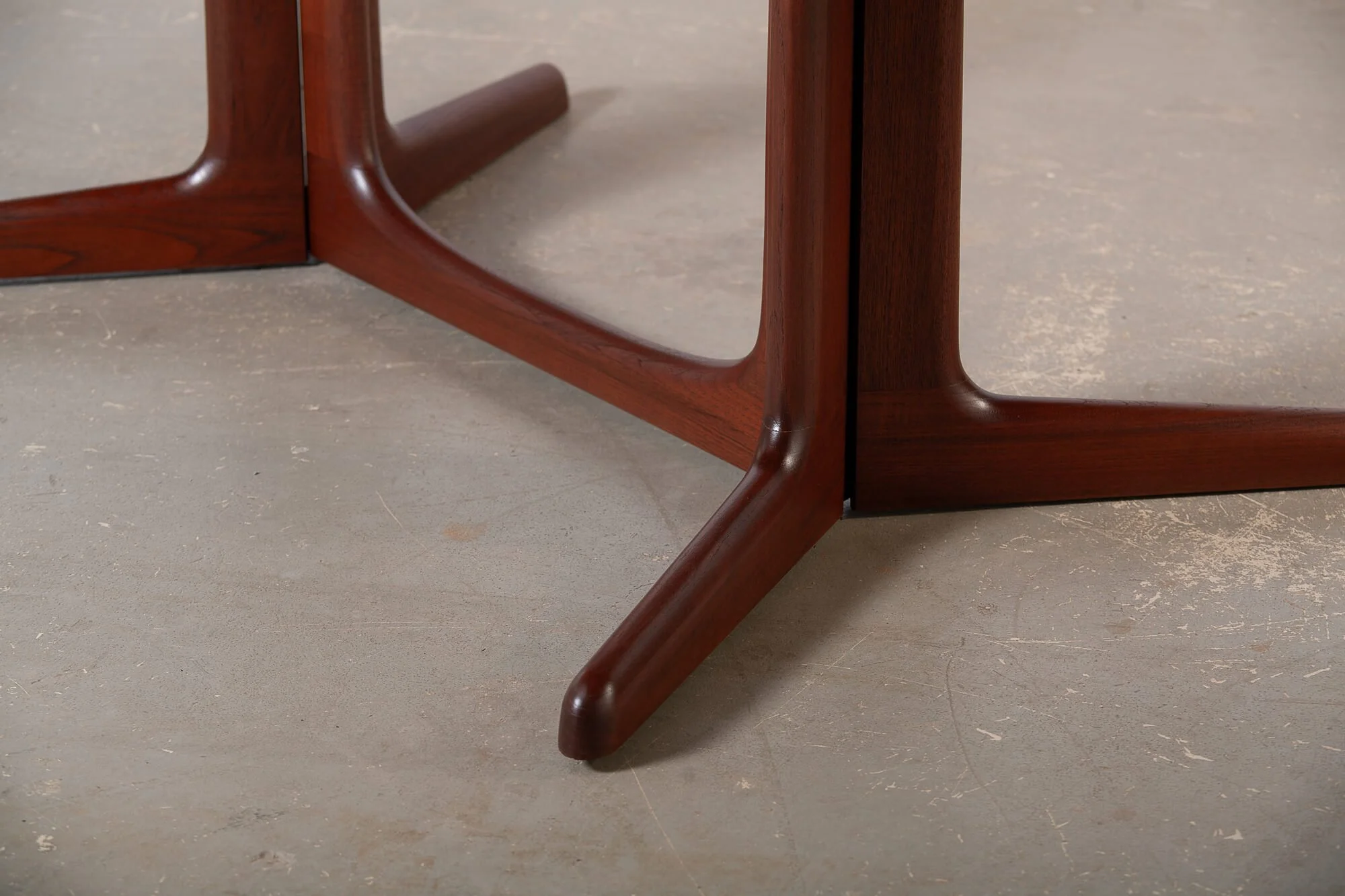 table_salle_manger_gudme_rosewood_detail2.jpg