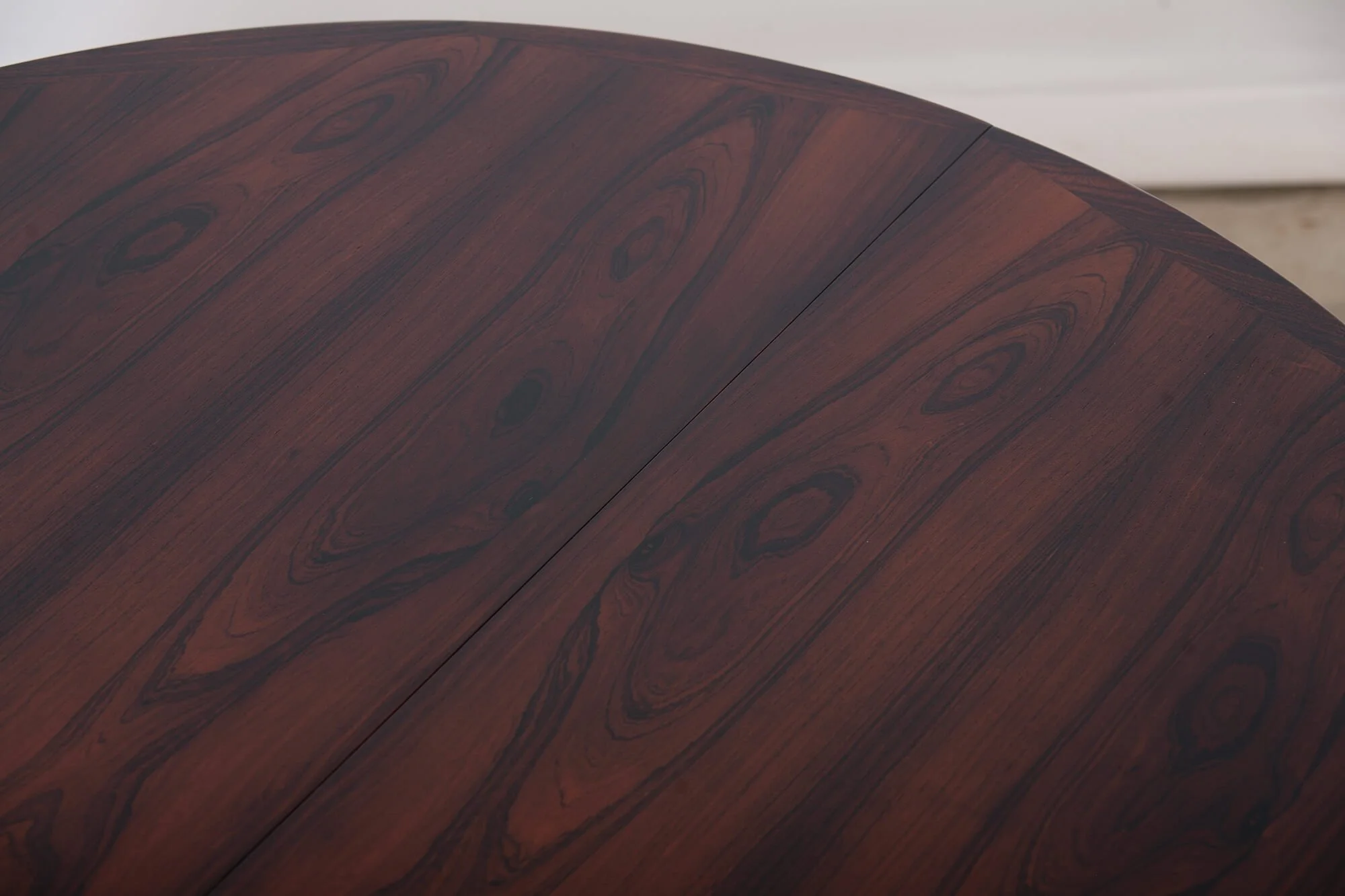 table_salle_manger_rosewood_ibkofodlarsen_faarup_detail3.jpg