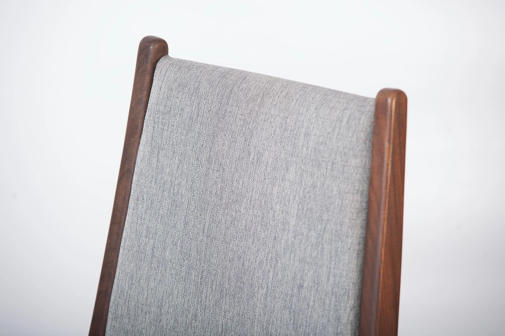 chaises_salle_manger_teck_RS_grises_detail1.jpg