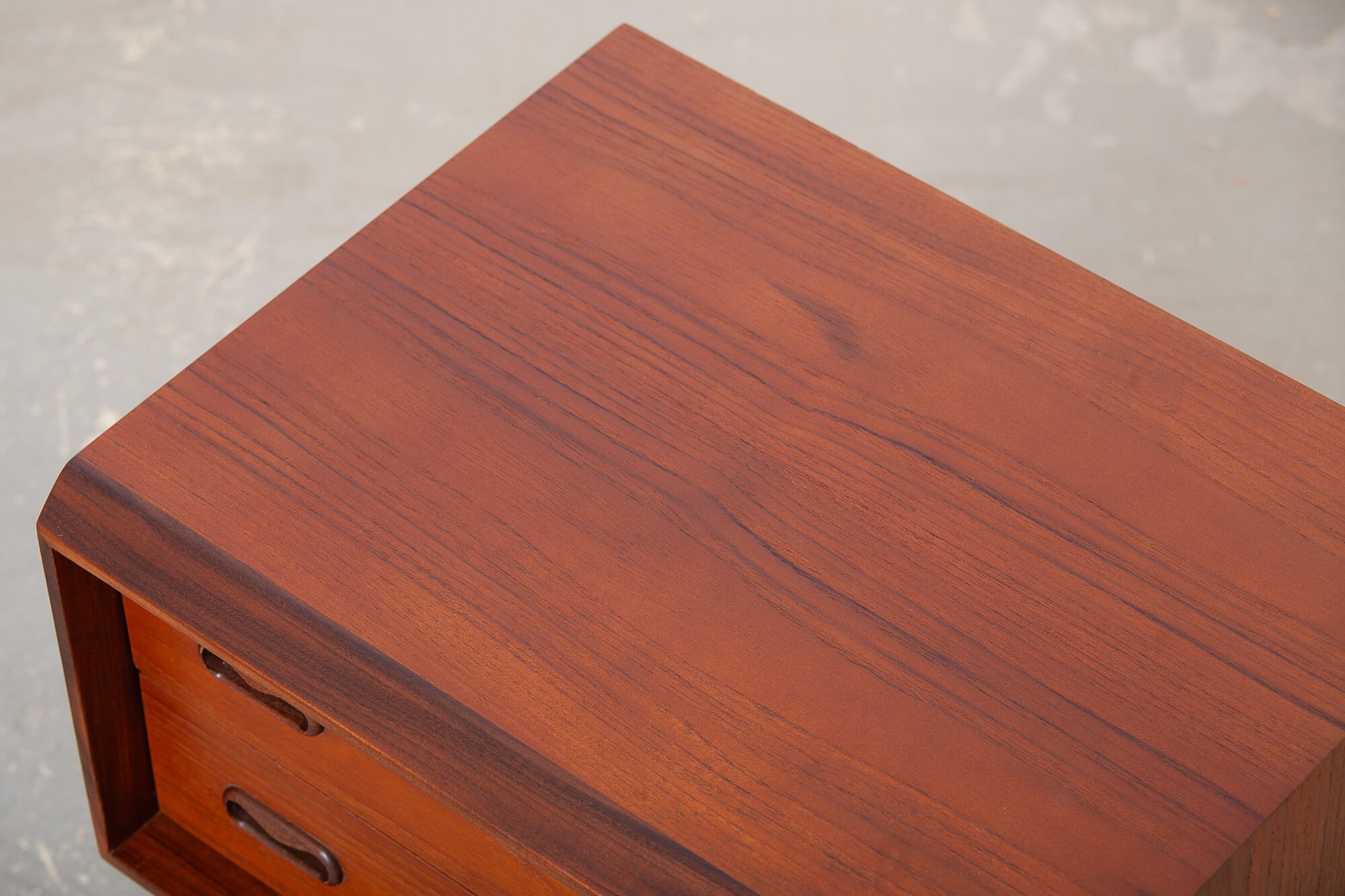 tables_chevet_punch_teck_detail2.jpg