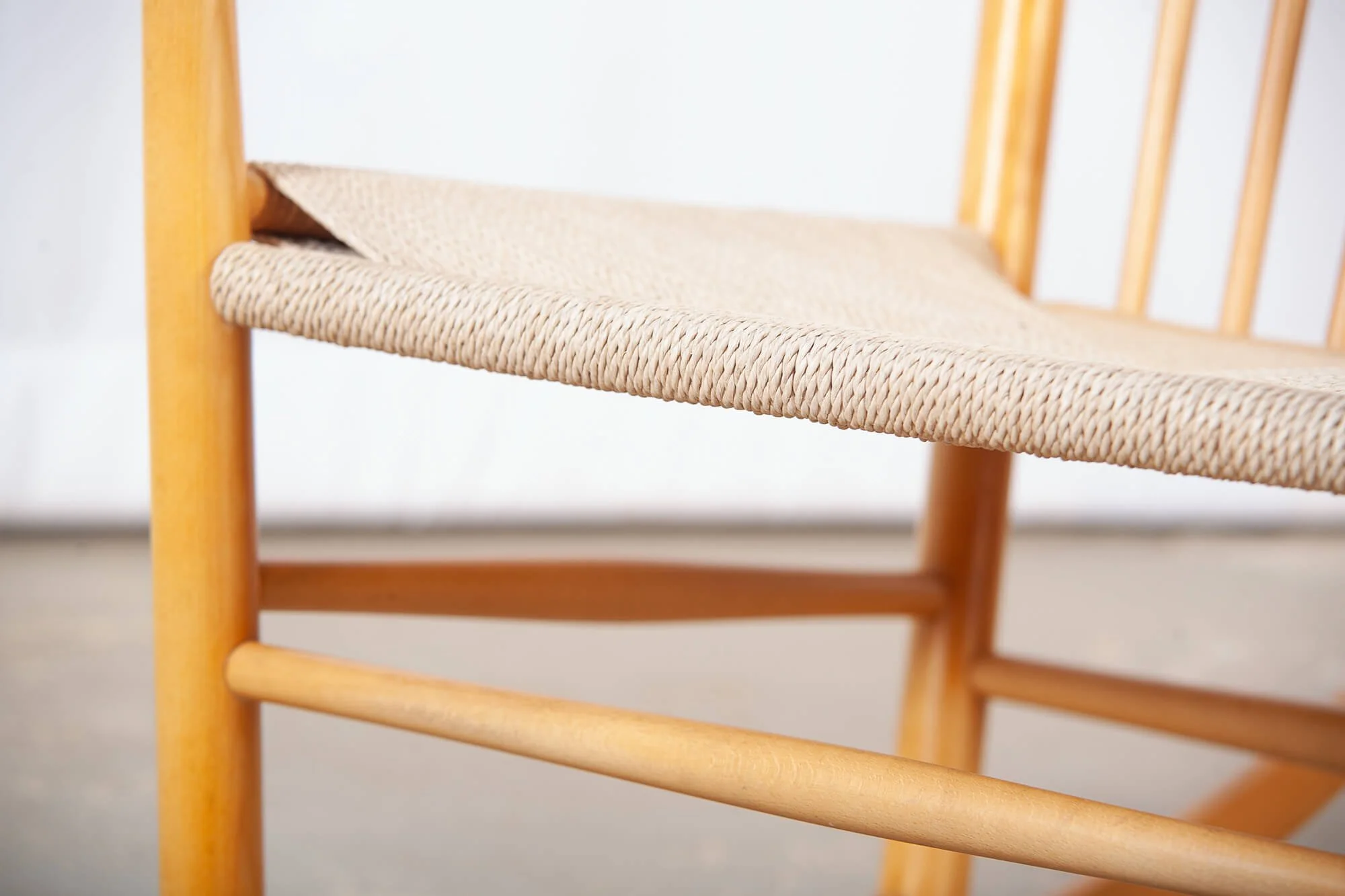 chaise_bercante_hans_wegner_fdb_mobler_detail1.jpg