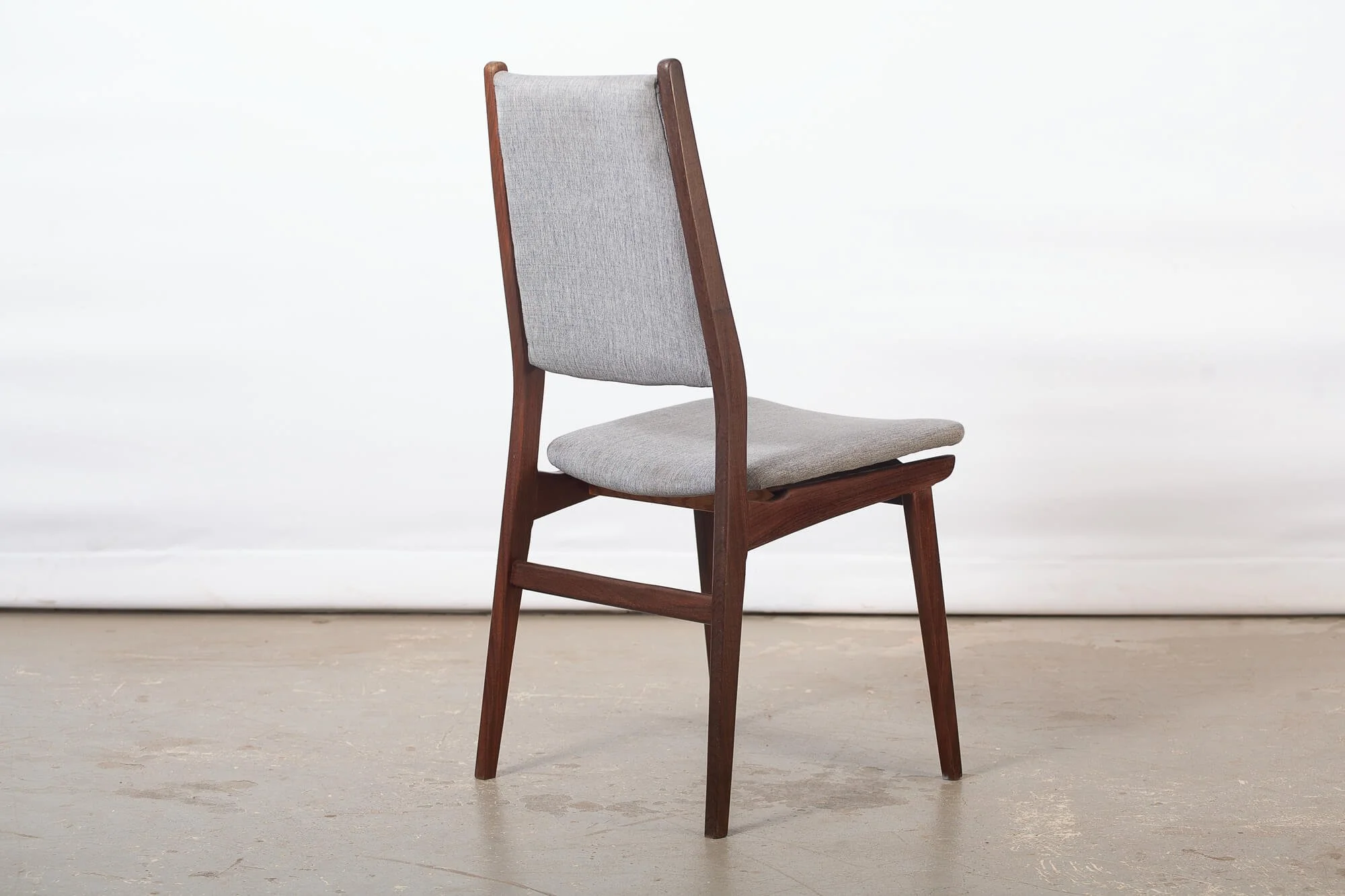 chaises_salle_manger_teck_RS_grises_back.jpg