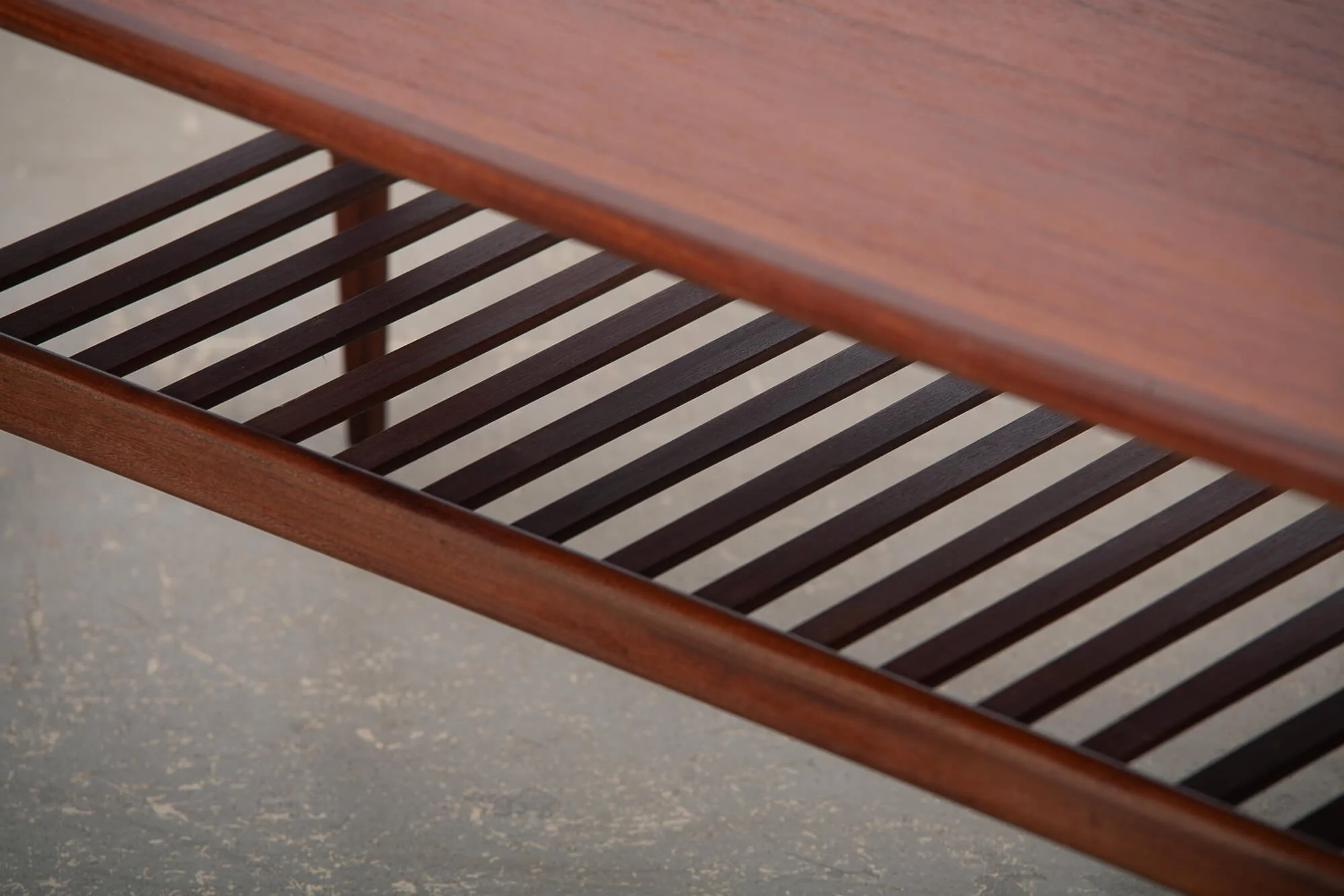 table_cafe_teck_punch_design_detail3.jpg
