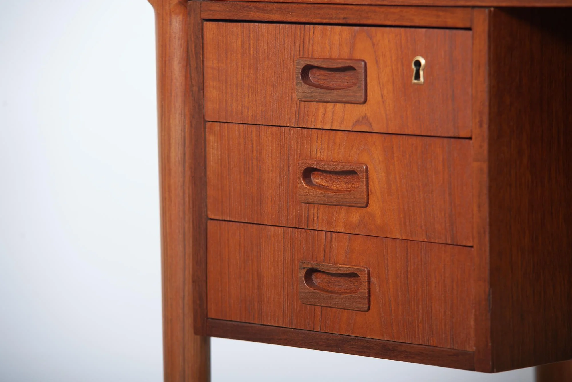 bureau_travail_teck_vi_ma_mobler_detail3.jpg
