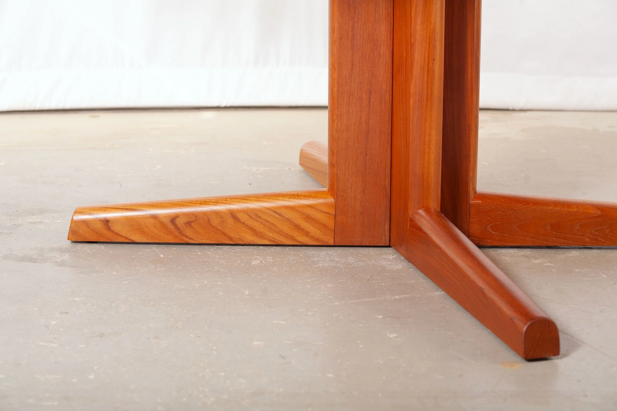 table_salle_manger_teck_am_mobler_detail1.jpg