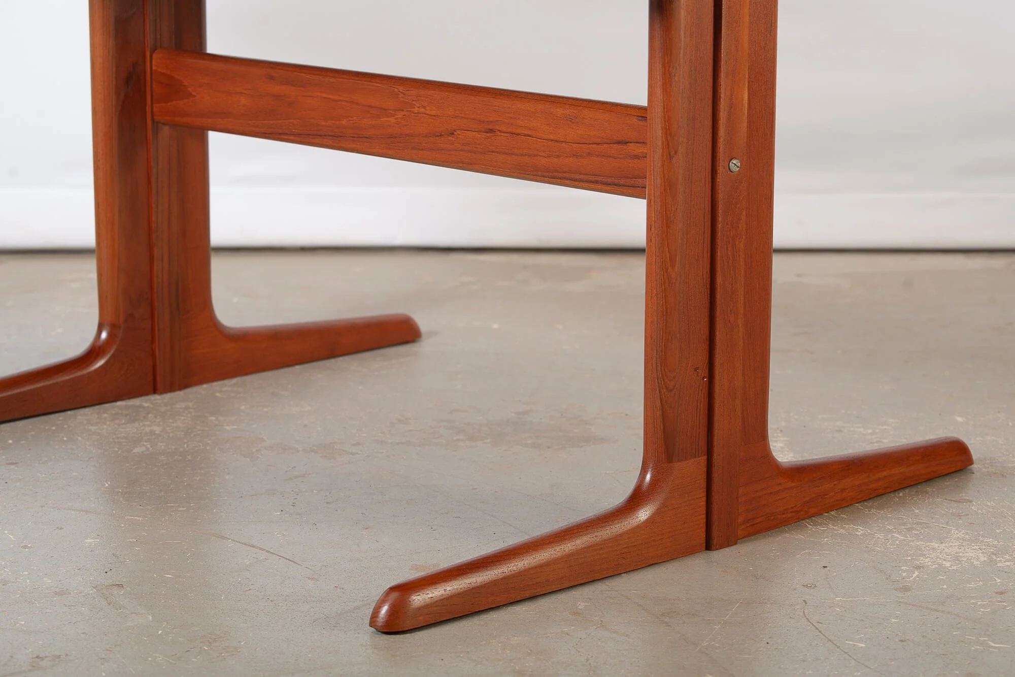 table_salle_manger_teck_dyrlund_detail1.jpg
