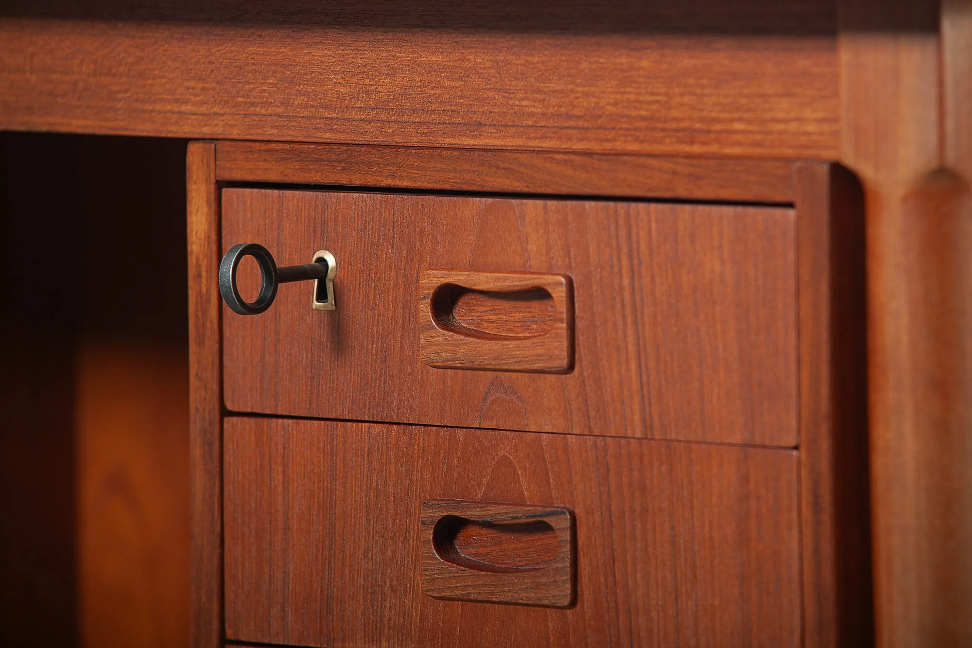 bureau_travail_teck_vi_ma_mobler_detail1.jpg
