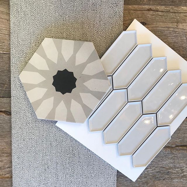Current Tile obsession 😍! Check out this darling printed hexagon porcelain tile.  We love it with the mix of textured tiles you see here.... a 12x24 fabric look and a crackle finish picket mosaic.  We love an alternative to subway tile!  Can&rsquo;t