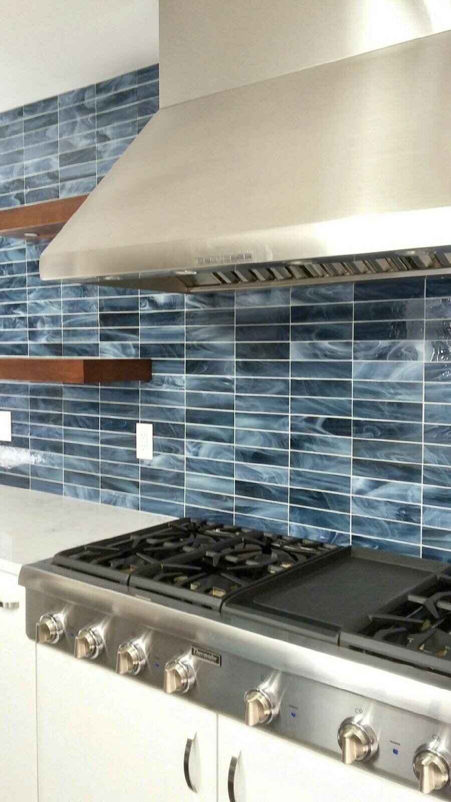 glass tile kitchen backsplash