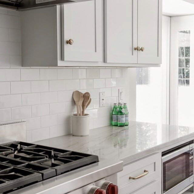 Simple, clean and classic! @kitchenette.design 
It is always a pleasure working with you!
.
.
.
.
.
#kitchendesign #tiledesign #subwaytile #cleandesign #sofisticated #interiordesign #whitetile #traditionaltile