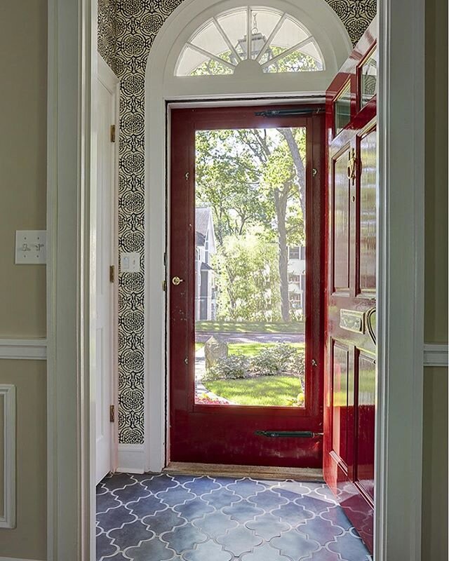 Open your doors and let the sunshine in ☀️. Remembering this fun project we had the pleasure of collaborating with @hilaryashlund.  This was just one of several rooms we provided tile for and a personal favorite of mine 😍. The concrete floor tiles i