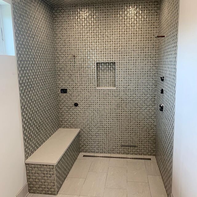 Spa Master Bath! Our client saw our display board for this beautiful glass mosaic and that was it! The neutral floor tile was the perfect compliment to this show stopping mosaic. .
.
.
.
.
#glassmosaic #masterbathdesign #spabath #mosaictile #interior