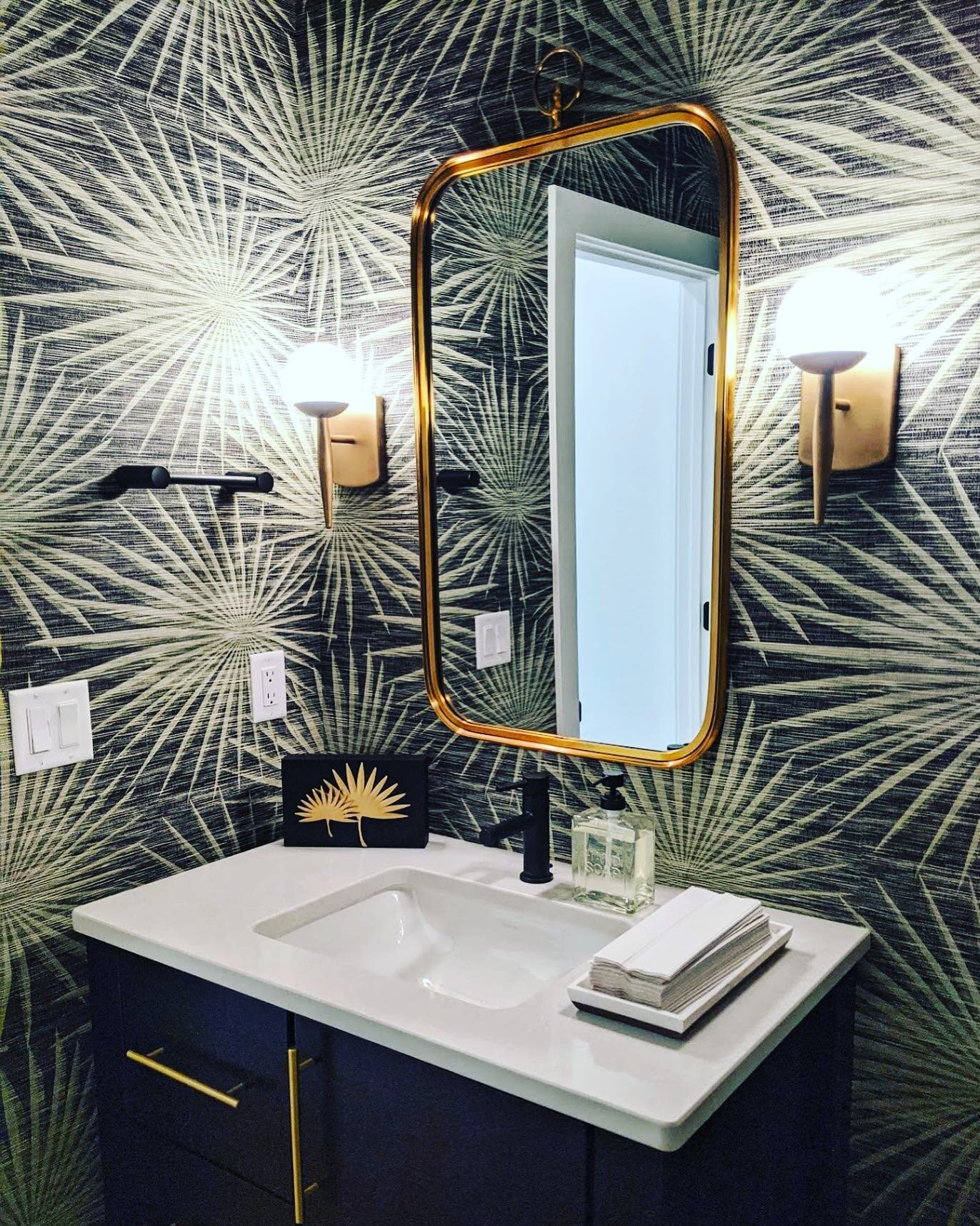 Powder room POW! Your Powder Room is the perfect place to do something totally bold and unexpected. 

This beauty is part of the MBA 2020 Parade of Homes - Ryanwood Manor in Franklin. @bielinskihomes The Clemont - take a virtual tour or set up an in 