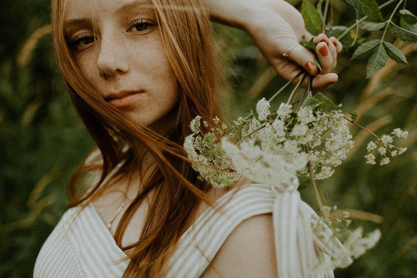 Dang girl 😎

_____________
#seniorsofminnesota #senior2023 #elymn #mnphotographer #seniorphotography