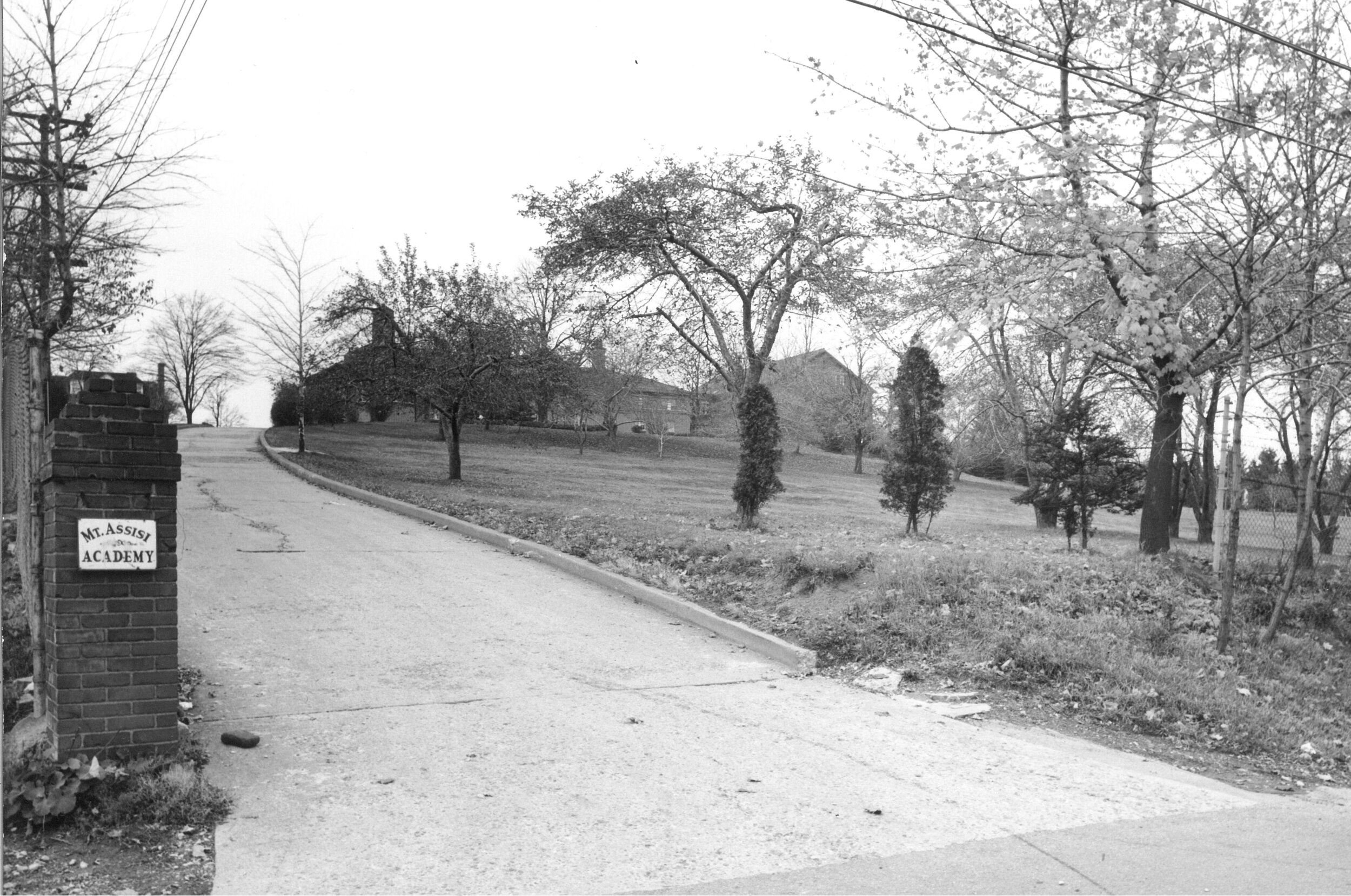 MountAssisiEntrance1967.jpg