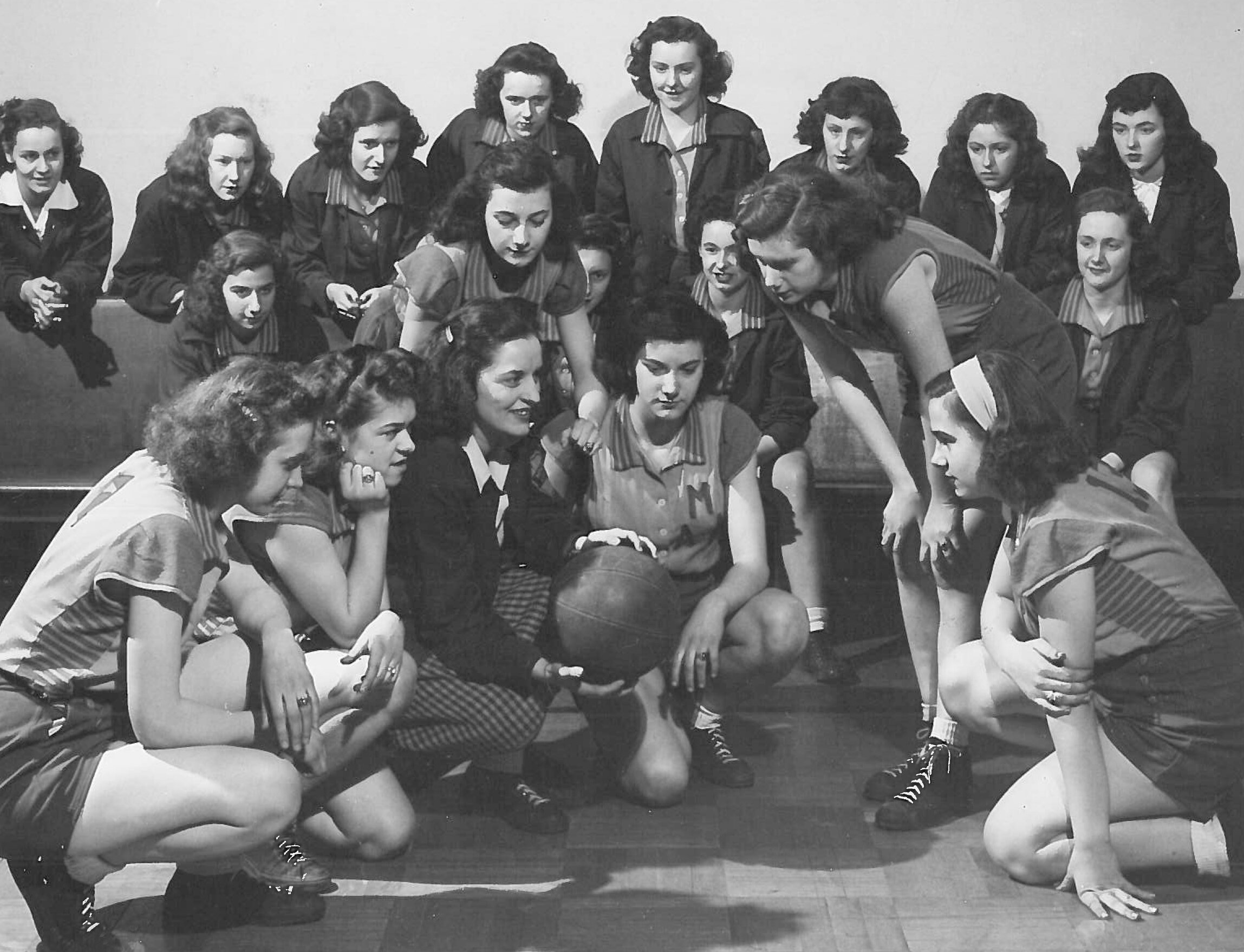 1946 Basketball Team.jpg