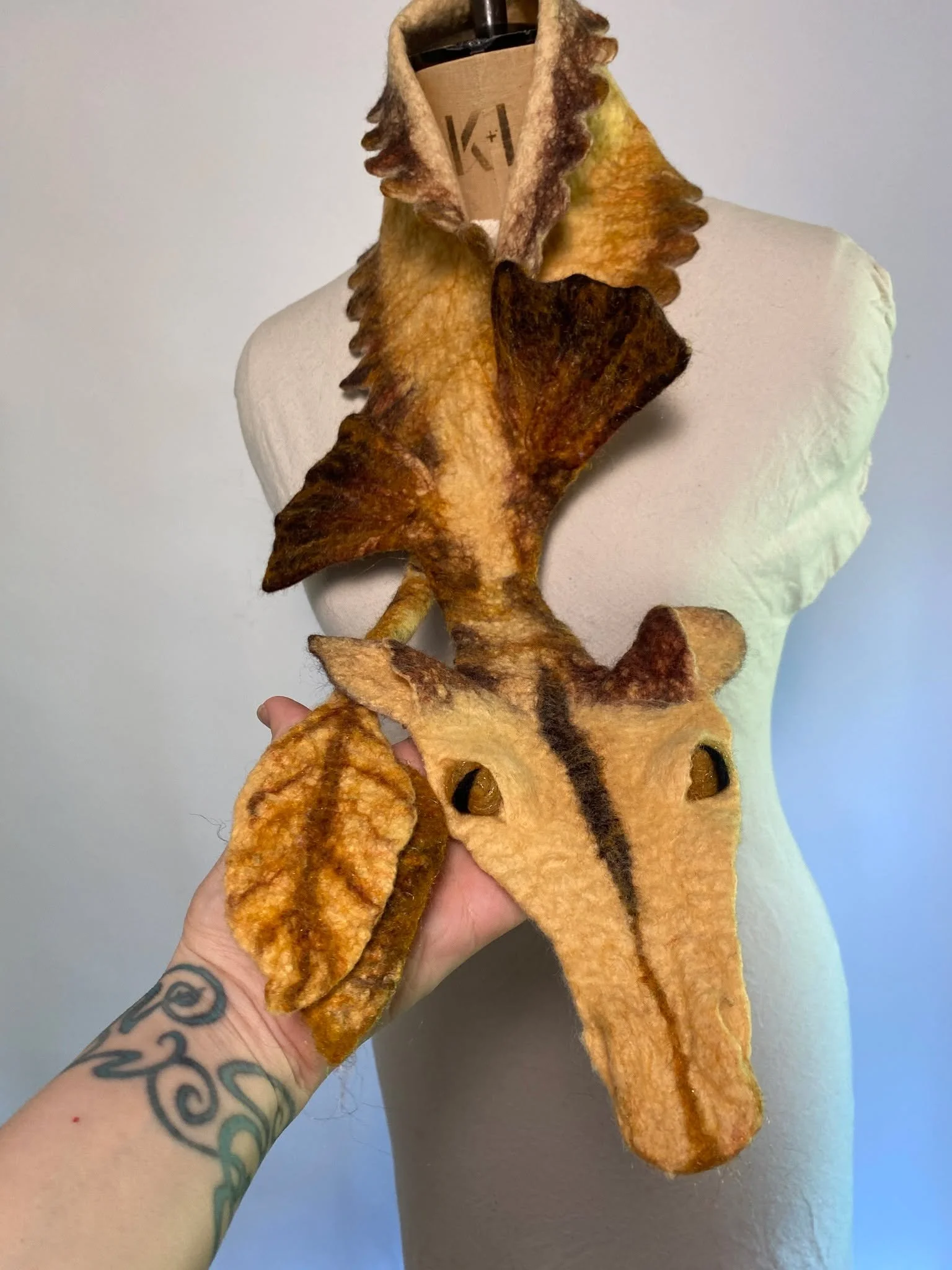 Hey Ya'll!  It's been a little crazy around the studio this past month but we managed to get some Fourth Wing dragons done for BookCon this weekend in NYC at the Javitz Center!  Booth 1138 in Hall 1A.  Come see me Andarna, Sgaeyl and Tairn!

#bookcon