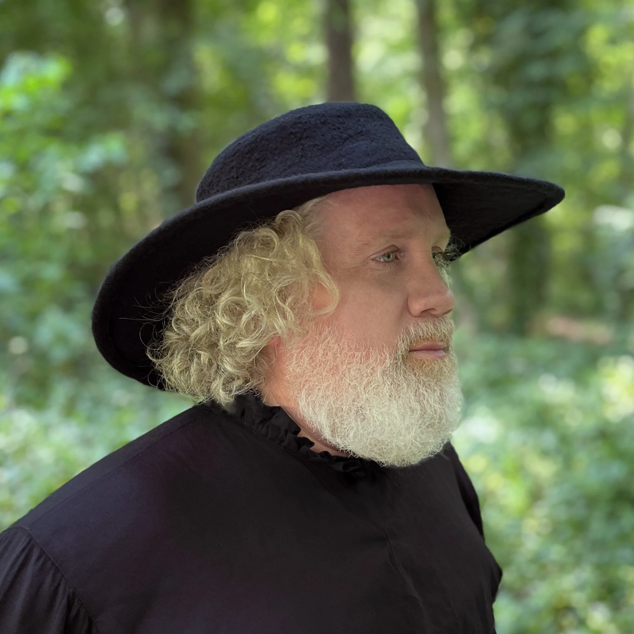 Roamer Black Angle Right.jpg