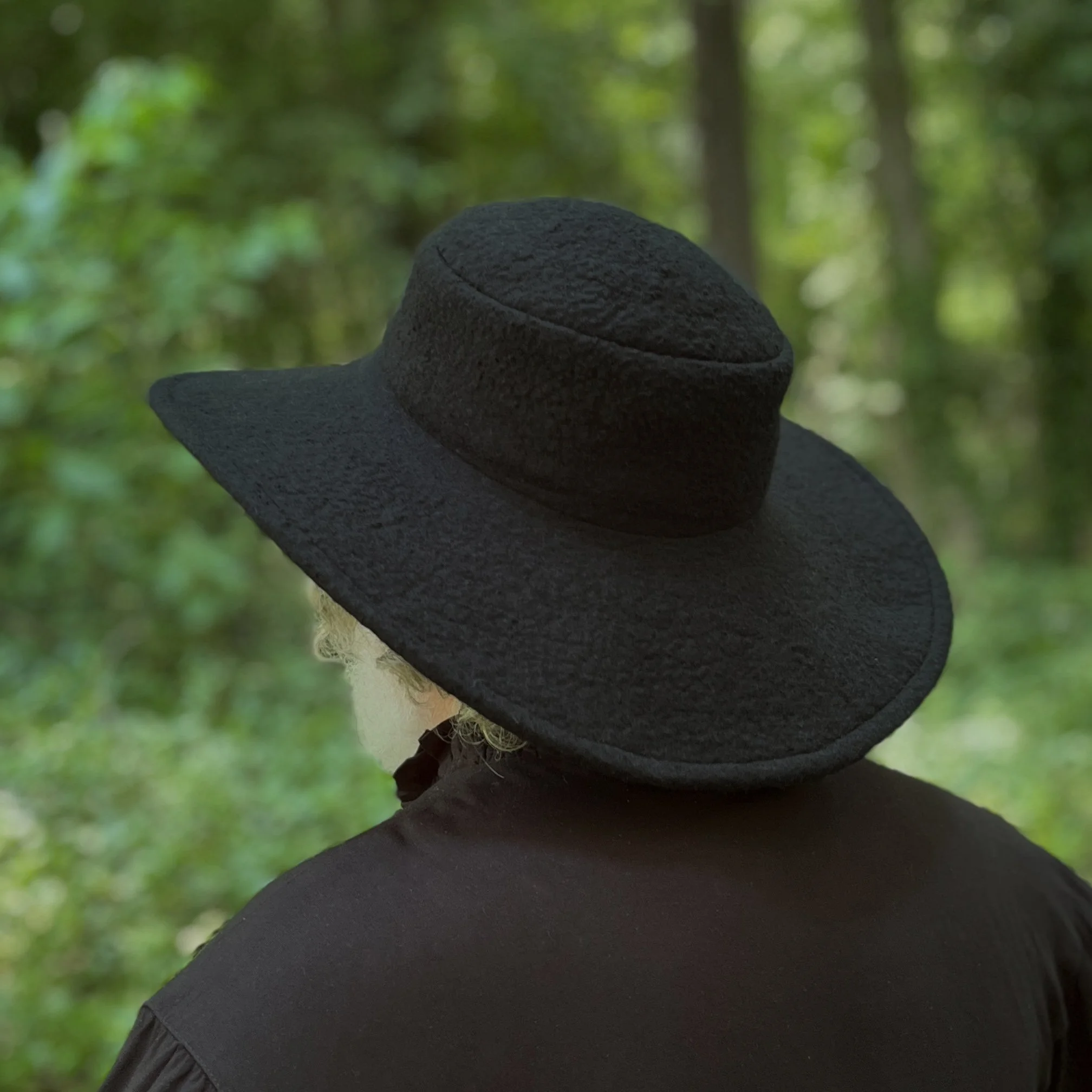 Roamer Black Back Angle Left.jpg