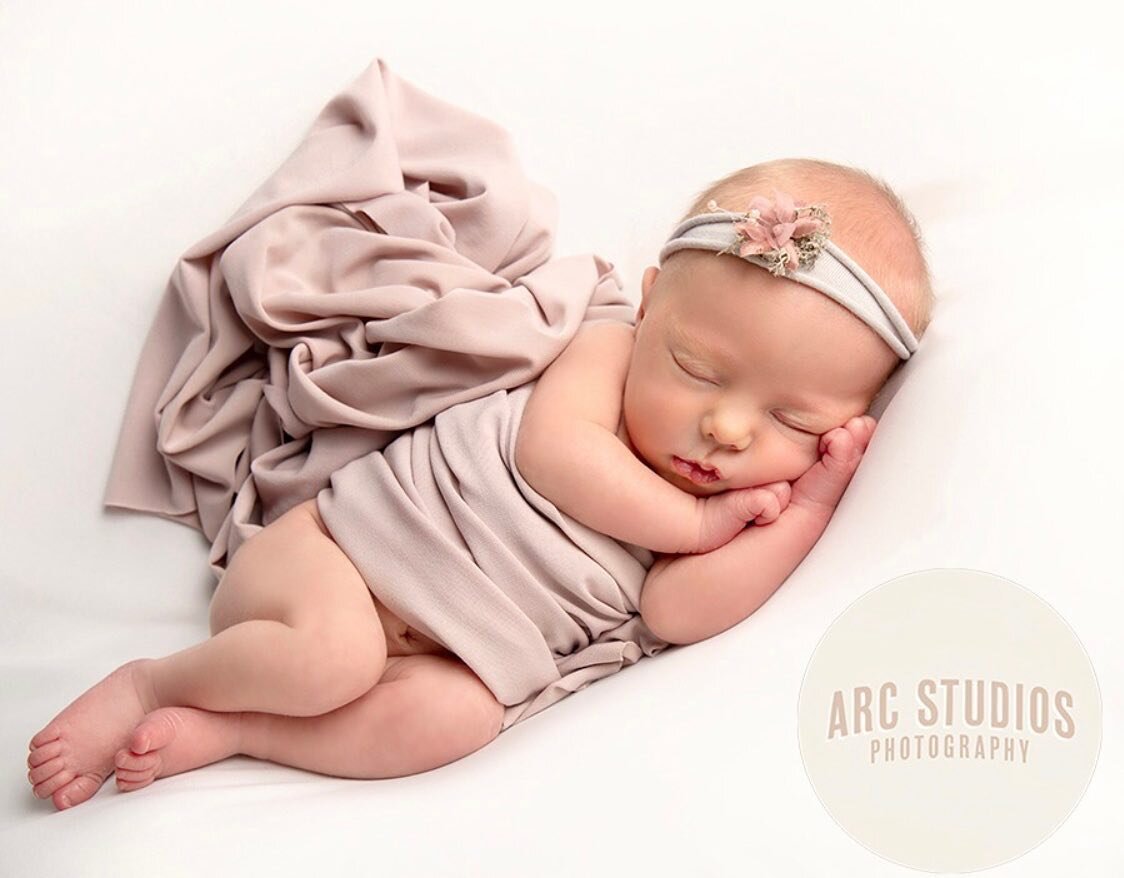 Newborns photoshoots in Lichfield.📸. Contact 07877433 891