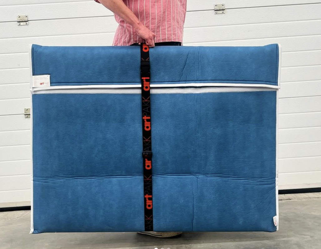 ArtPakk bag with strap.png