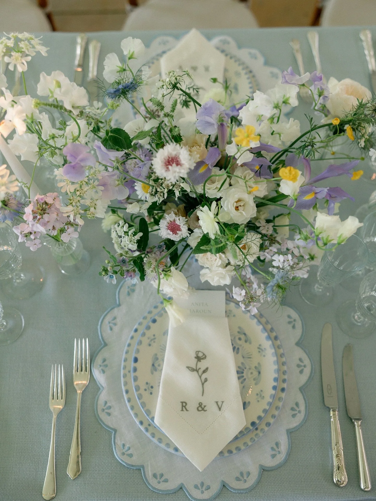 The most perfect combination quintessentially English meadowy flowers combined with ruffles and frills. Daisies, cornflowers and buttercups are what I think of when we talk about meadow flowers. Wildly tangly and despite their tiny size, they always 