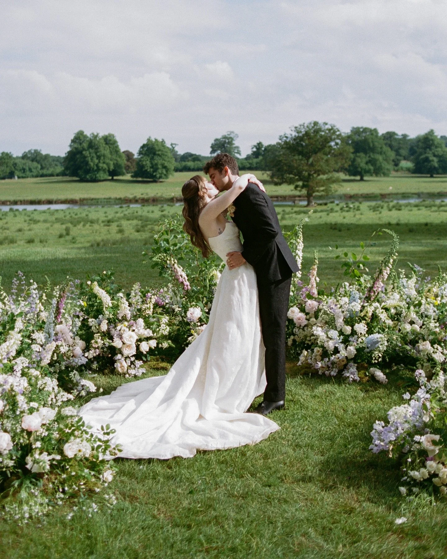 Ceremony flowers that look like they&rsquo;ve grown in the most perfect meadow 🌸 Photography: @emmawilderphoto 
Planner @attabara 
Venue @wildernessreserve 
Dress @katherinetash 
Florals @thebotanyhouse 
Hair @georgecurranhair 
Make up @emilychantal