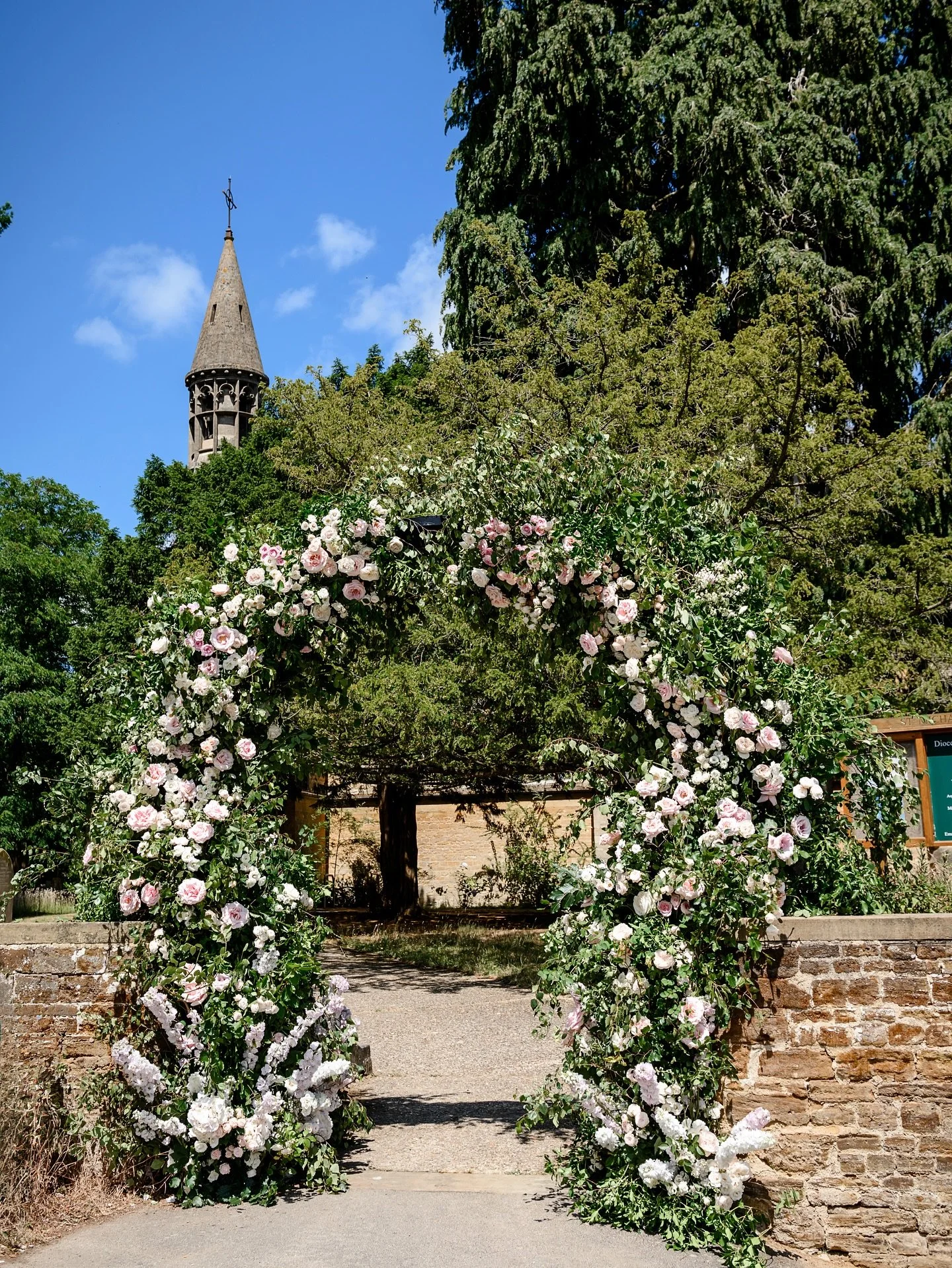 After the summer wedding season it always takes me a couple of weeks to refocus on instagram and sharing to social media but I&rsquo;m now more than ready to share some of the gorgeousness of the last few months. This season has been fantastic; full 