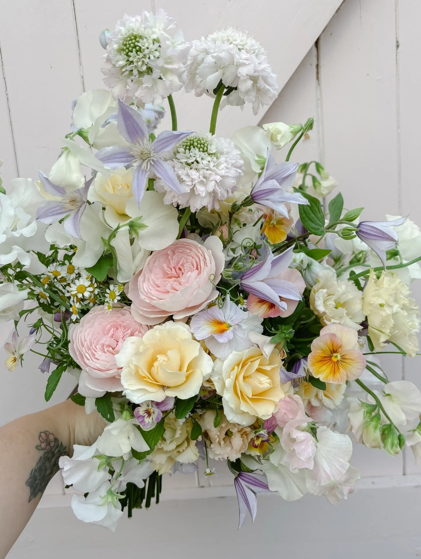 Summer 2025 at The Botany House 
#floraldesigner #luxuryflorals #summerwedding #summerseason #gardenstyleflorals