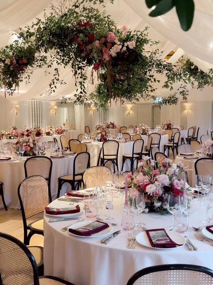 Romanticising January with memories of rich shades of cherry pink flowers and vines rambling through airy drapes 🌸 #kinhousewedding #winterwedding #fineartflorist #luxuryflorals #cotswoldwedding