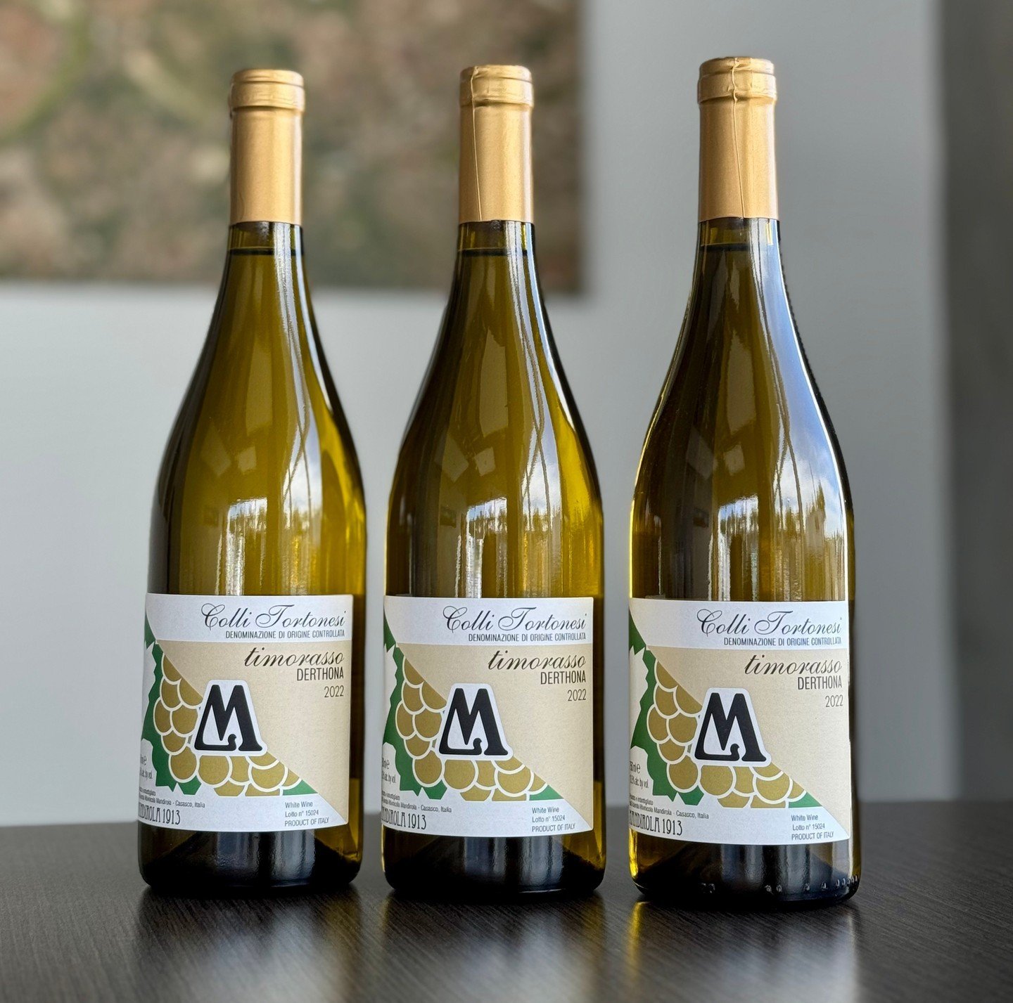 Mandirola 1913 Derthona Timorasso, Colli Tortonesi DOC, Piedmont, Italy, 2022 

Another exceptional food friendly white to brighten your Monday, and it's perfect for the holiday season. 
Link in bio for tech. Timorasso from our friends @thepiedmontgu