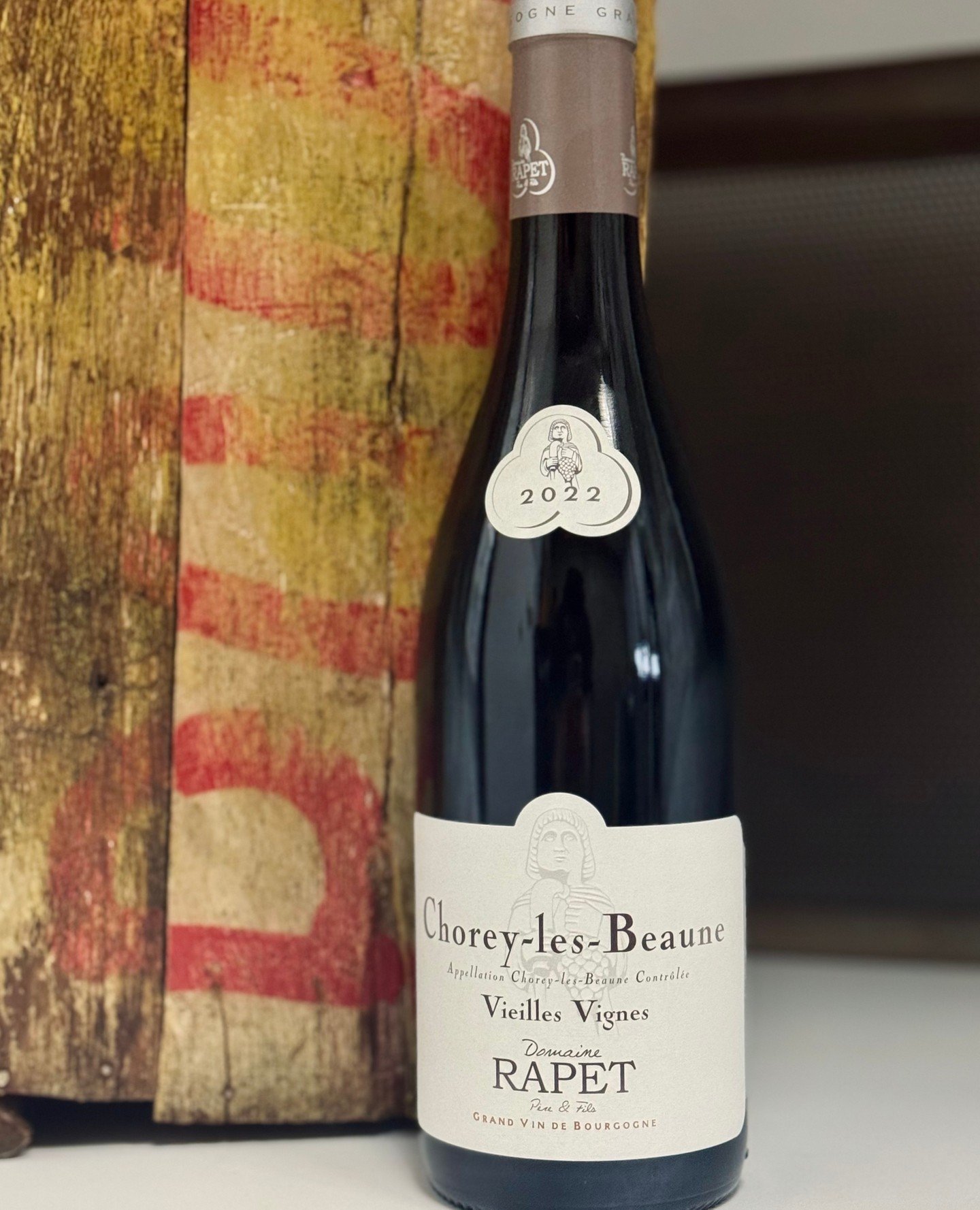 Quintessential wine for the season from Domaine Rapet 🍷

The Rapet holdings are in the villages of Pernand-Vergelesses, Savigny les Beaune, Aloxe Corton and Beaune. The history of the family estate spans three centuries. 

Domaine Rapet Chorey-Les-B