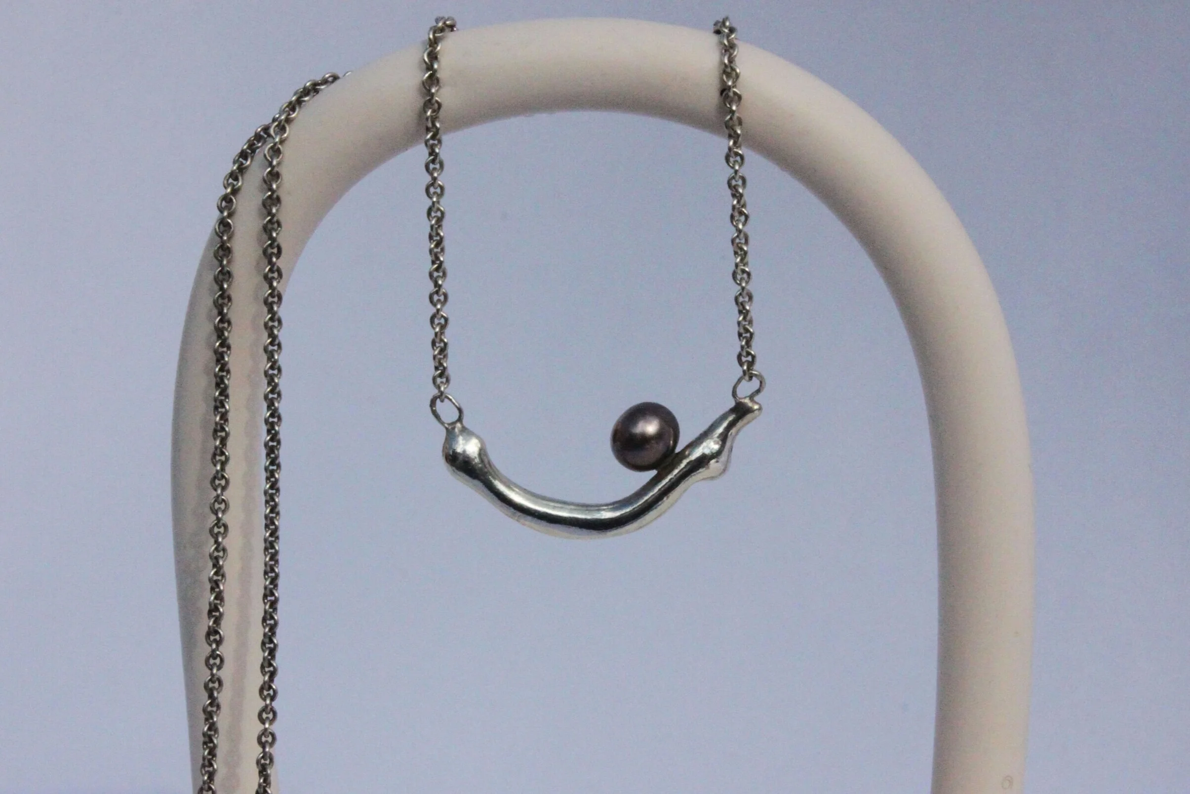 Black+Pearl+on+Blob+necklace+on+white+arch+-+2+-HoH.jpg