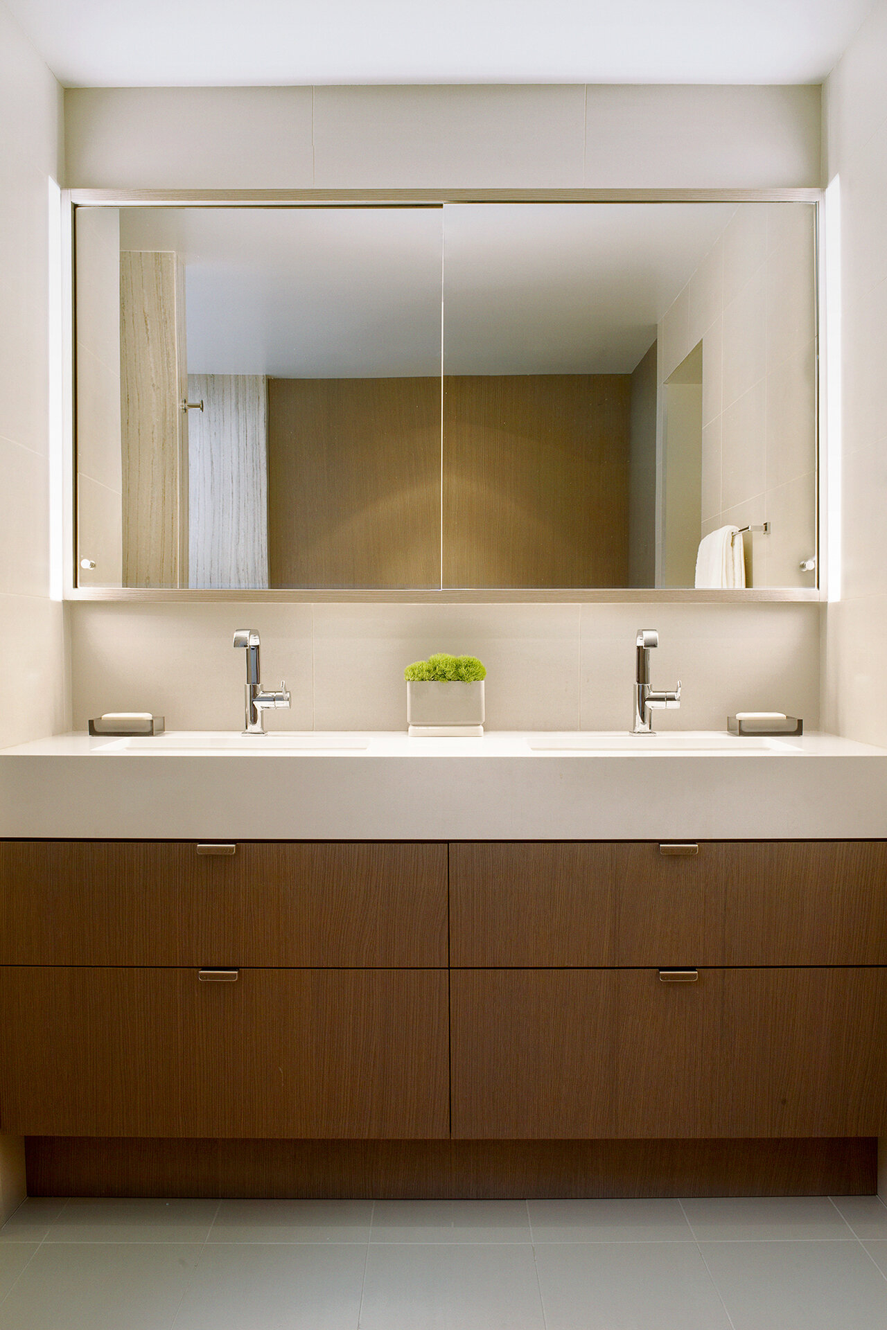  Minimal bathroom construction with European design and finishes in Los Angeles.  