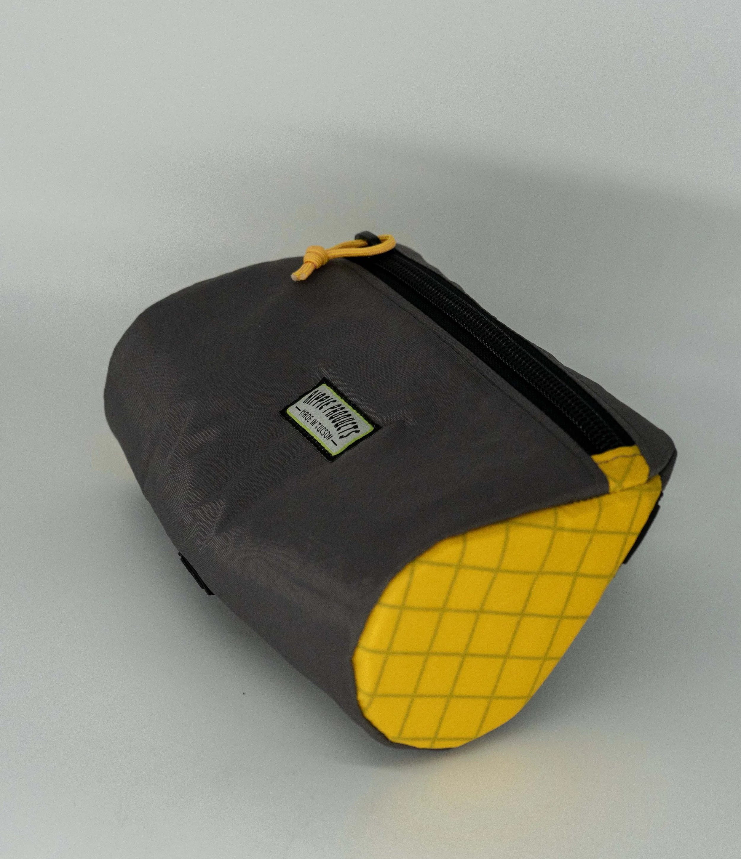 GREY DAISY TEARDROP copy.jpg