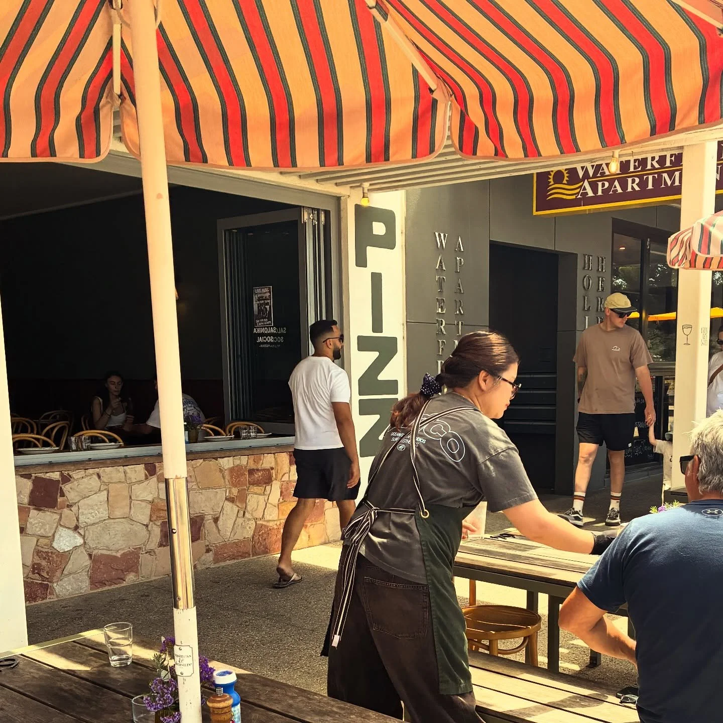 It&rsquo;s another sunny day in Lorne! 
Get out and enjoy it while it lasts 🌞 🍕