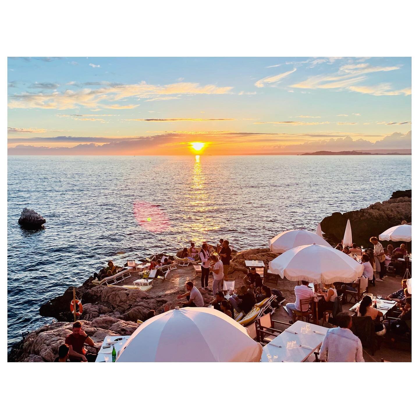 IT&rsquo;S ALL ABOUT SUNSET &amp; LIFE 
.
.
.
#swimming_time #beachday #aperotime #swimming #peoplephotography #summervibes #summerlife #beachlife #shadesofblue #shadesofmagic #mediterraneansea #mediterraneanlife #sealovers #tubaclubmarseille #medite