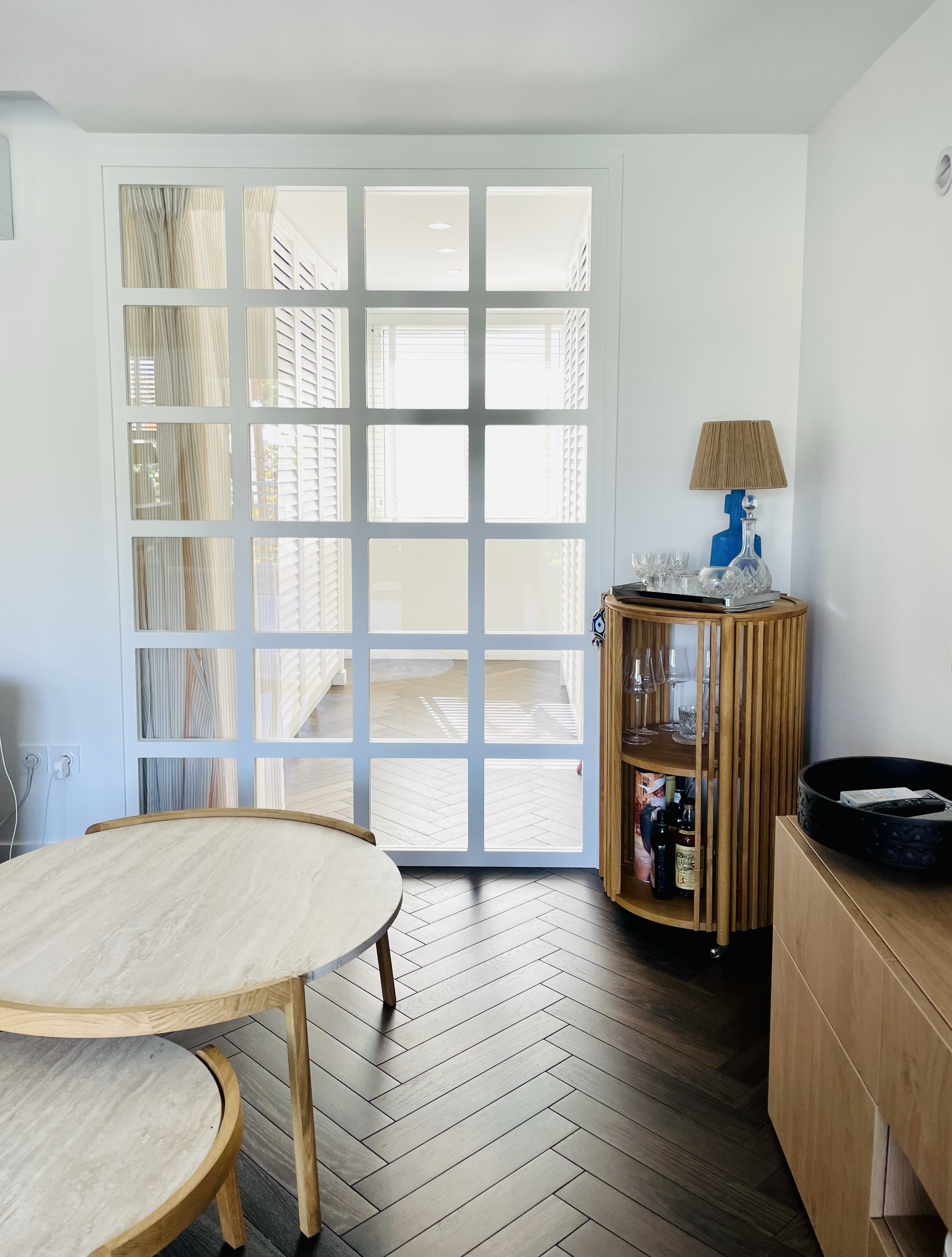 Au cœur du quartier très prisé du Roucas Blanc, avec une vue imprenable sur la Bonne Mère, cette maison de ville à la configuration atypique a fait l’objet d’une rénovation complète, pensée comme une parenthèse d’élégance et de douceur de vivre. Insp