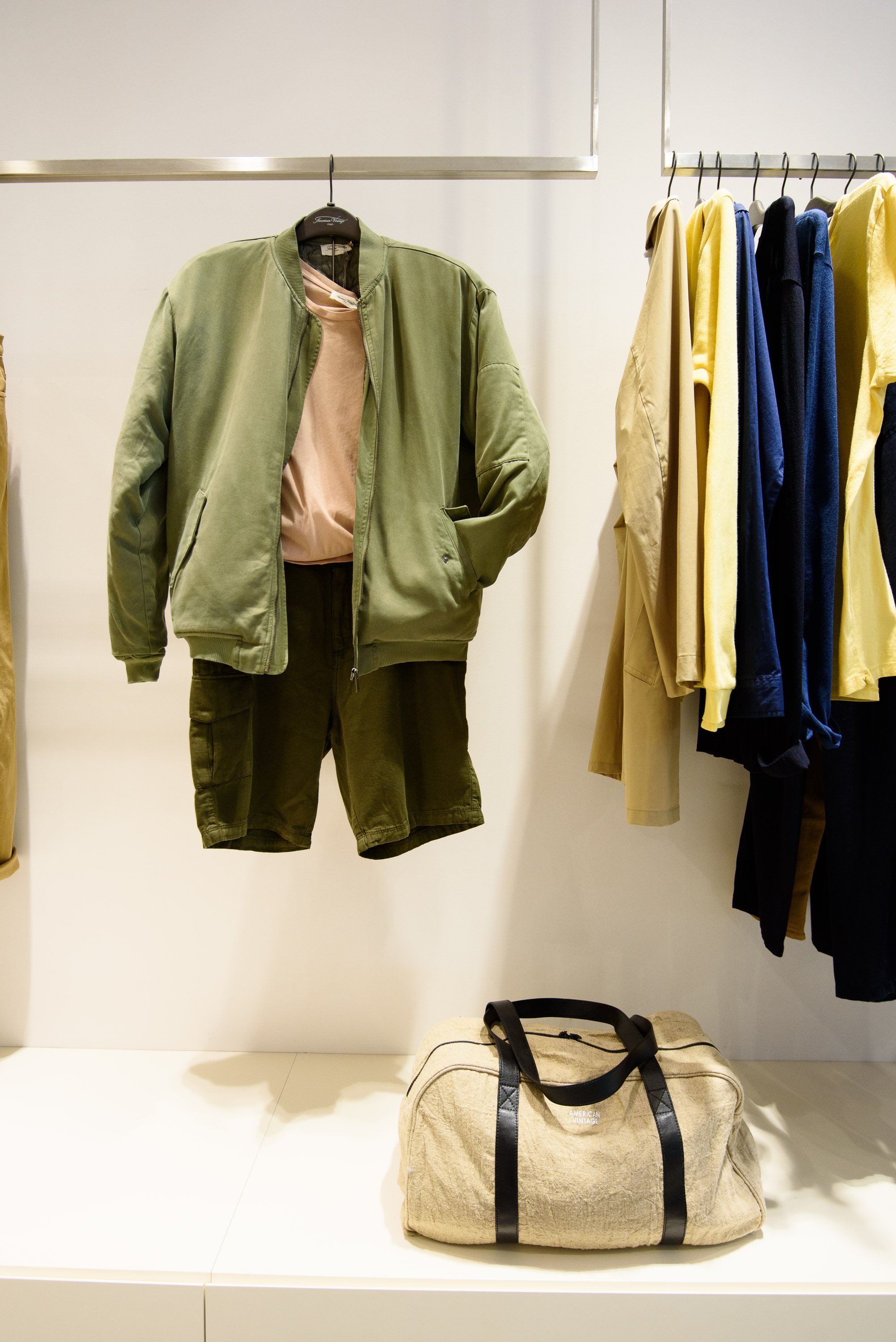 De 2013 à 2017, une collaboration fructueuse avec American Vintage a permis de concevoir et de réaliser plus d’une centaine de points de vente à travers le monde. Ce projet ambitieux a couvert des boutiques en nom propre, des franchises, des corners,