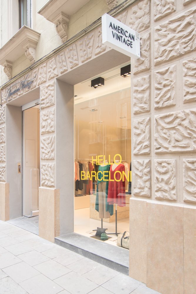 De 2013 à 2017, une collaboration fructueuse avec American Vintage a permis de concevoir et de réaliser plus d’une centaine de points de vente à travers le monde. Ce projet ambitieux a couvert des boutiques en nom propre, des franchises, des corners,