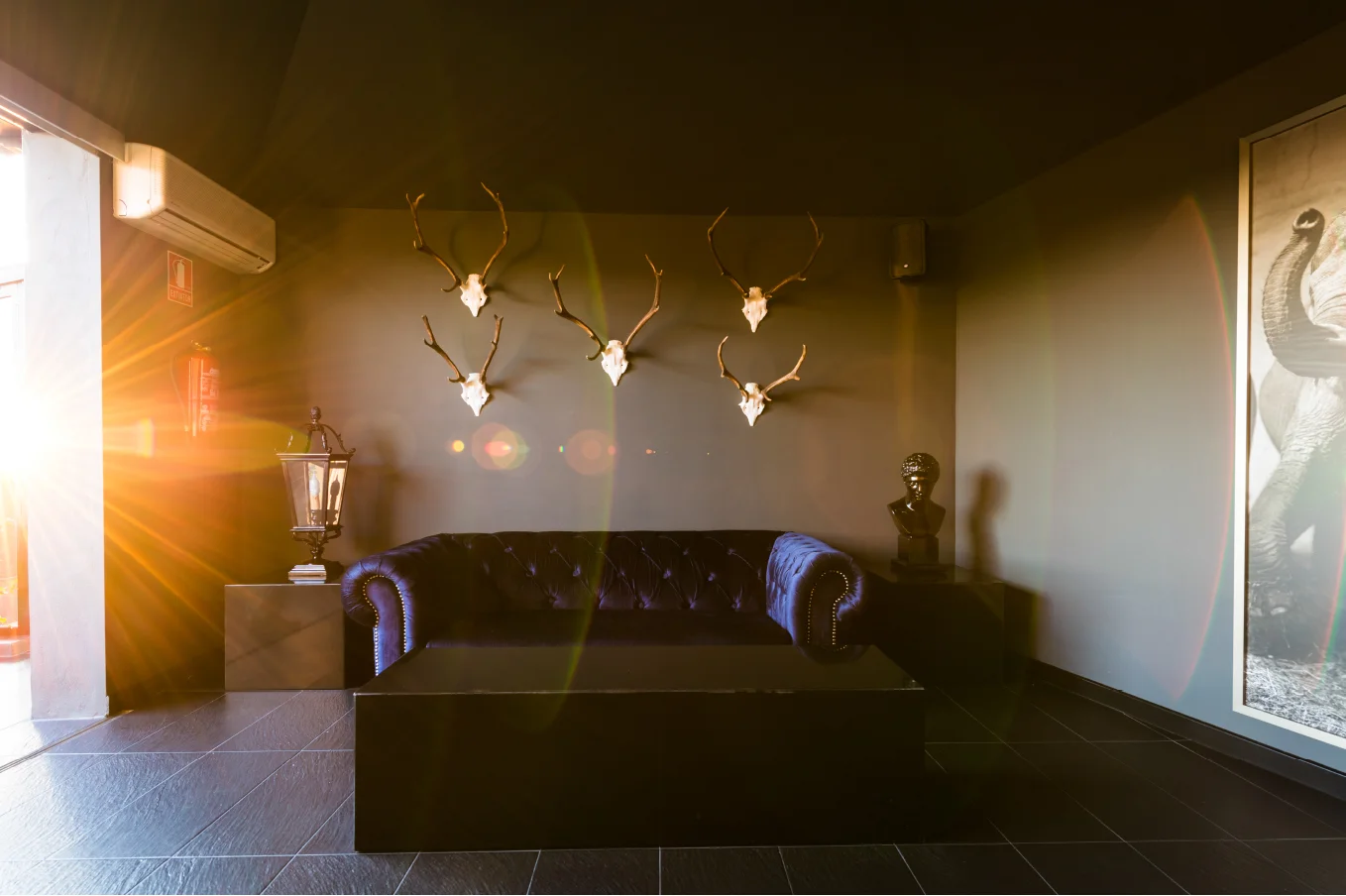 Proyecto de acondicionamiento de local y dirección de obra para bar restaurante Maruxiña Lounge en Travesía Descalzos 1, Toledo