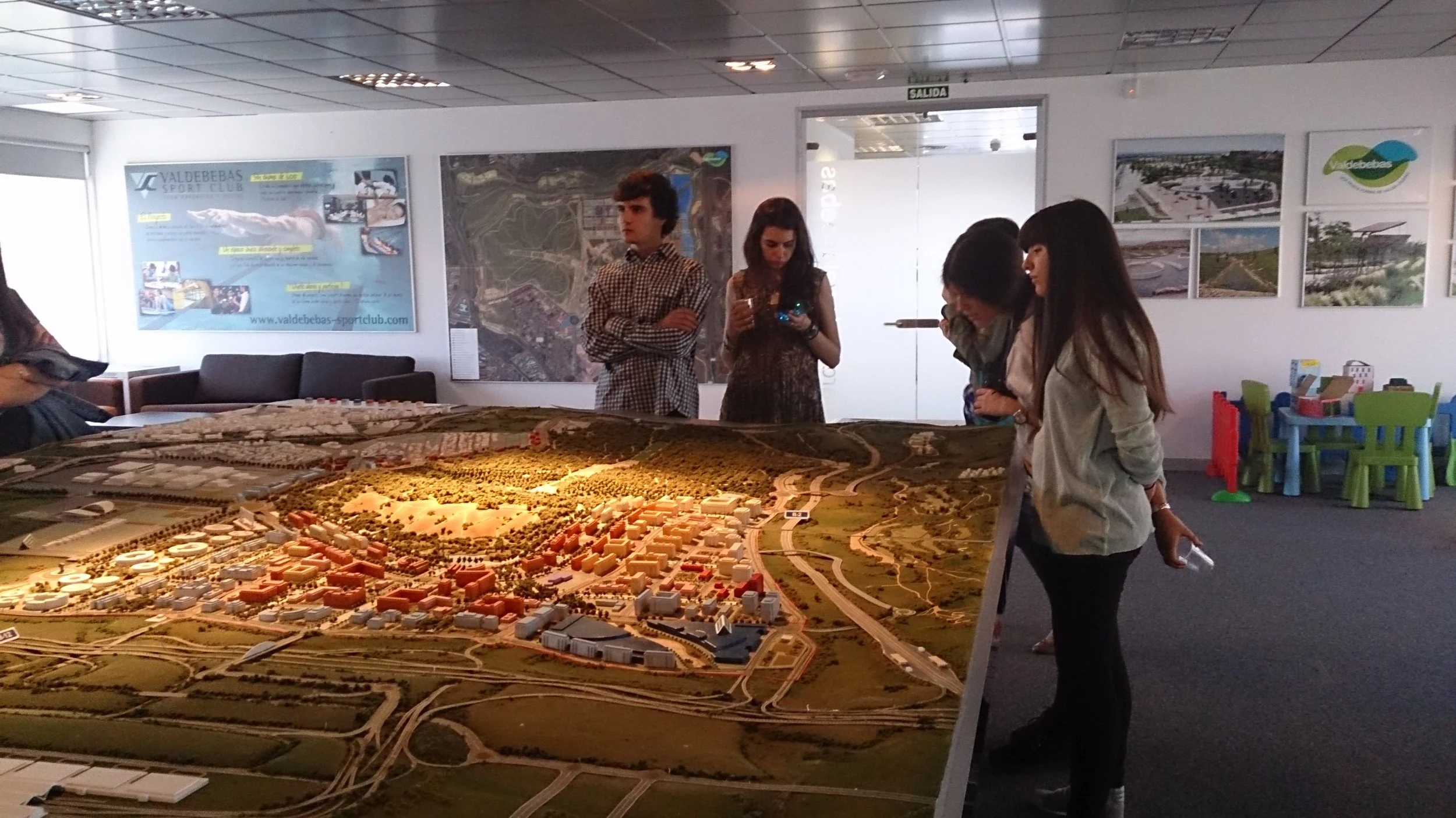 Visita a Valdebebas: Un desarrollo  urbano actual en Madrid 