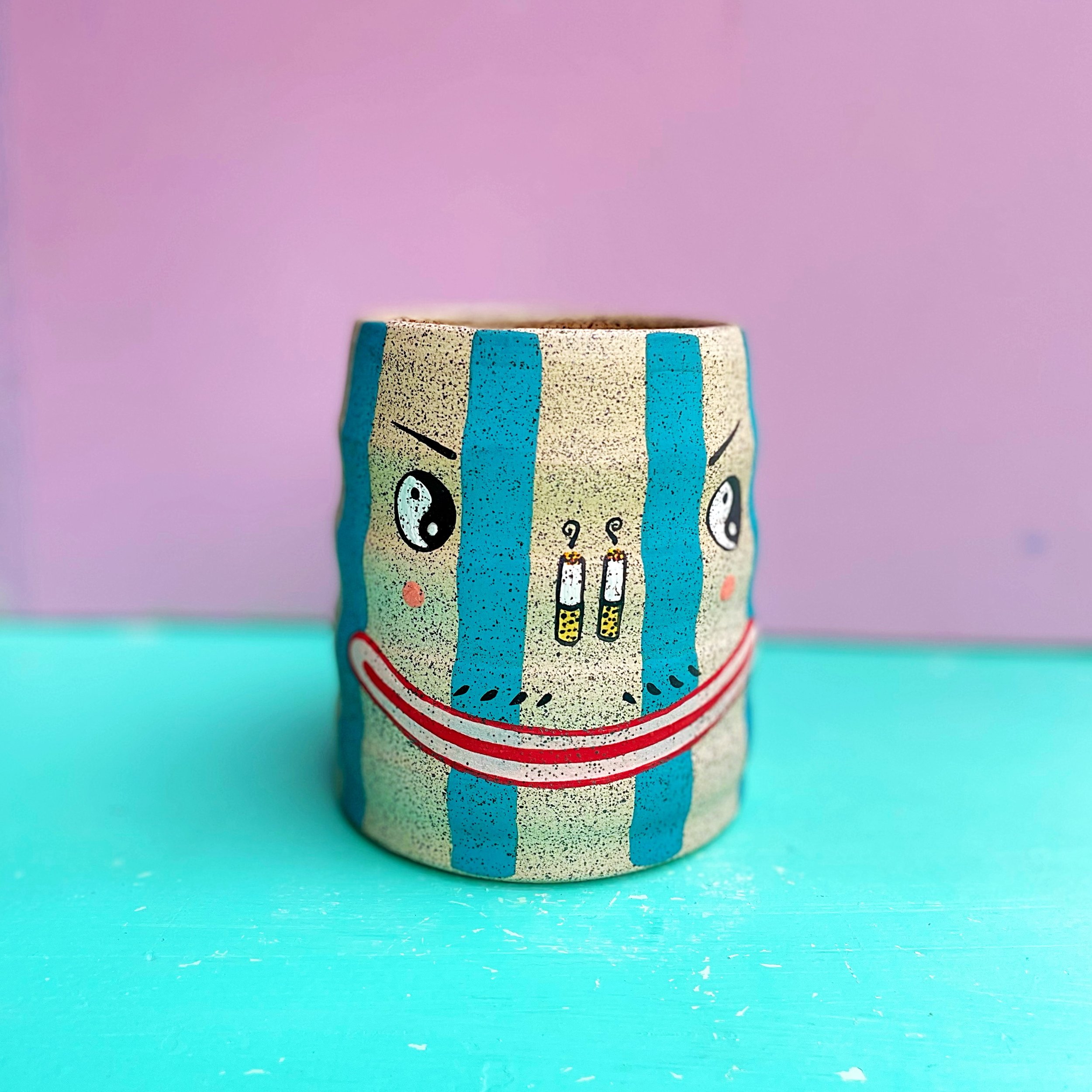 ciggy nose utensil crock