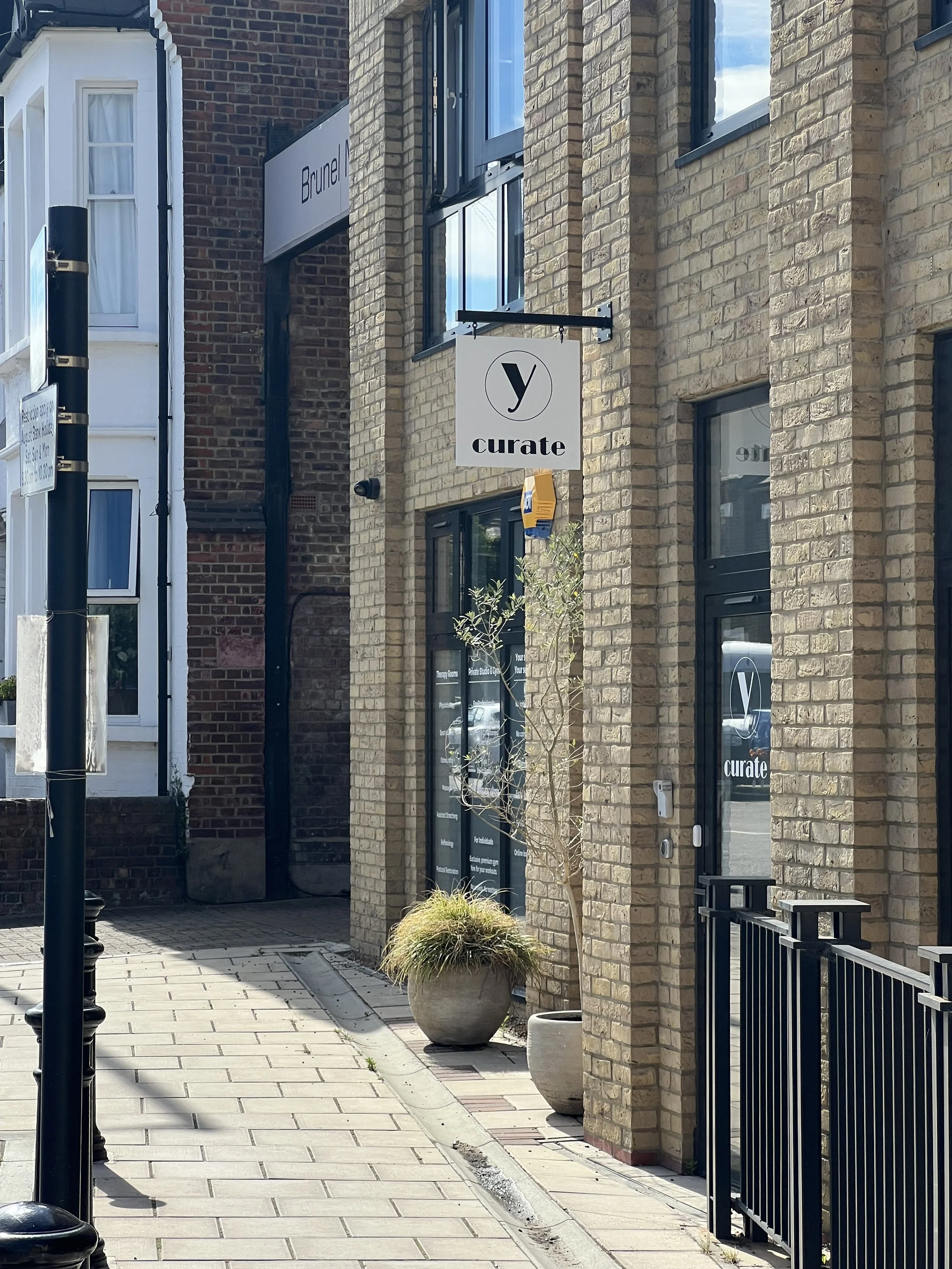 Physiotherapy clinic in Kilburn Lane serving residents of Kensal Rise, Kensal Green and Queen's Park.