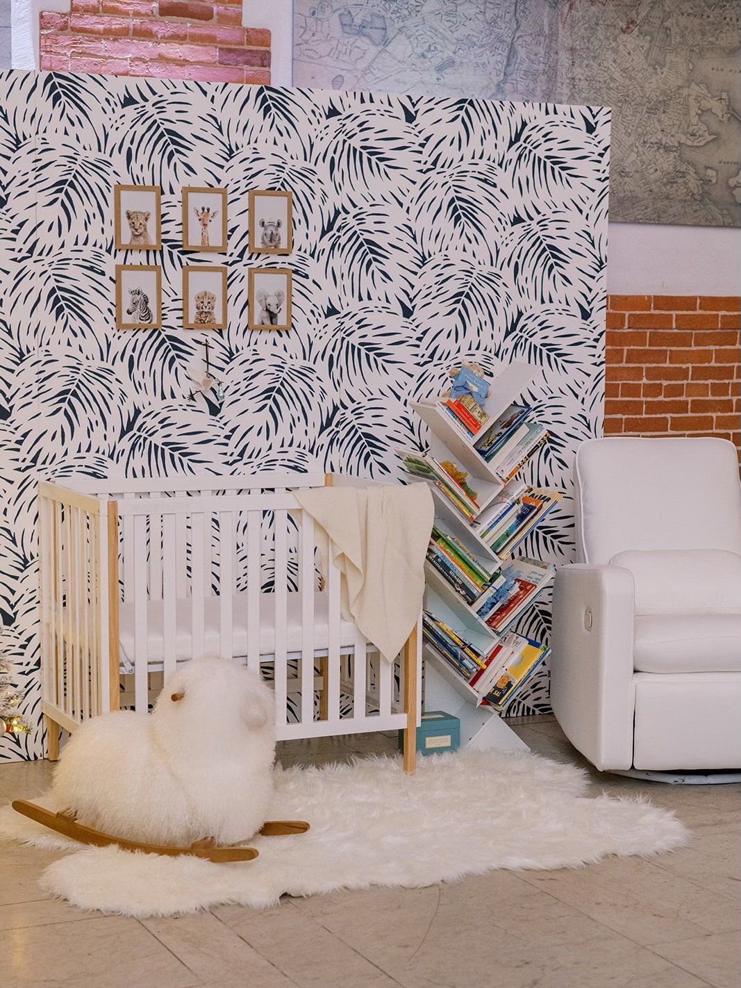 That time we made the cutest baby nursery backdrop for @beaconandberkeley at @bplboston. A baby shower for the most special kiddo!

Planner @beaconandberkeley 
Photo @robertaveau 

#babyshower #bplboston #bostonbabyshower #babyshowers #bostonbackdrop